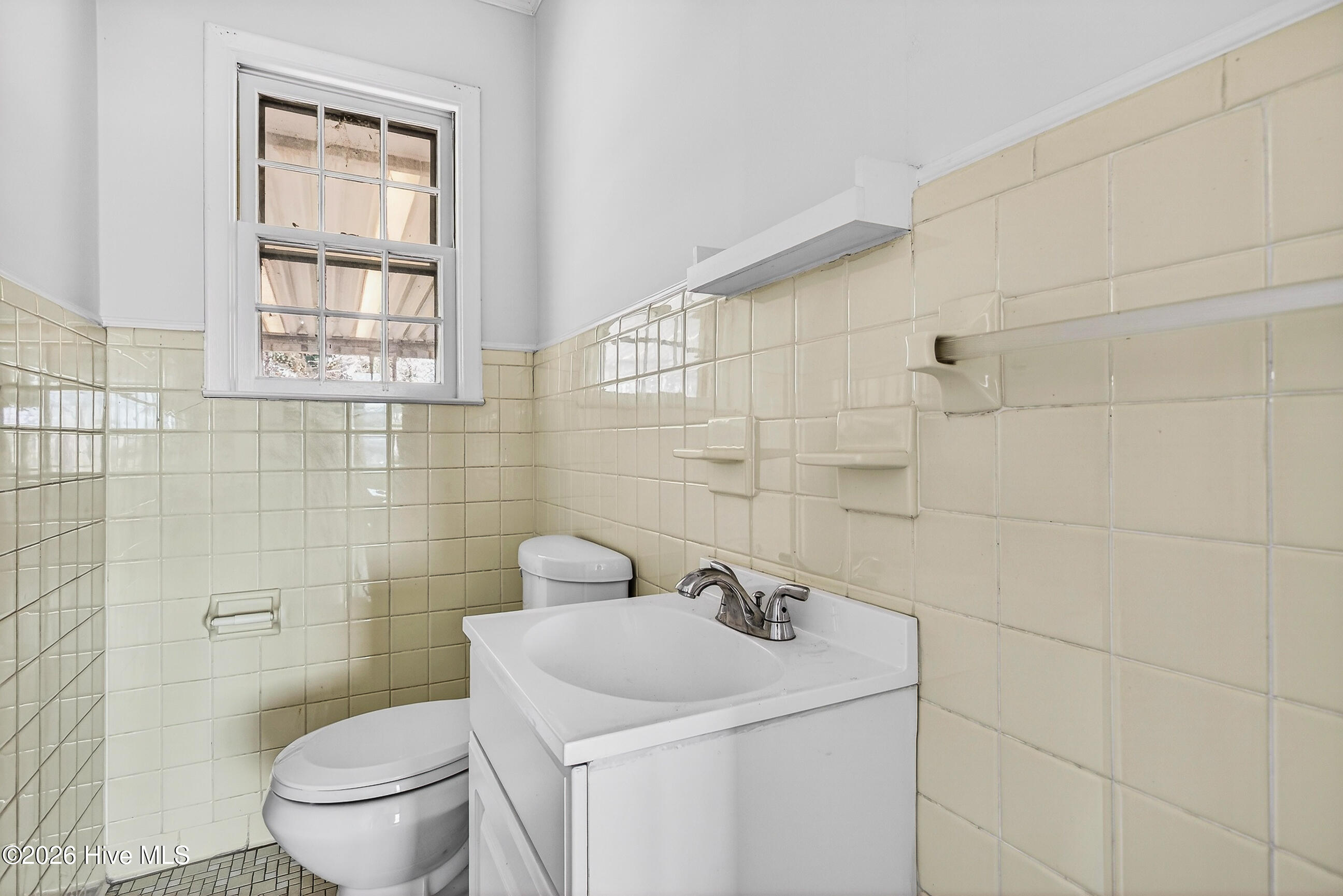 100548057 | Photo 30