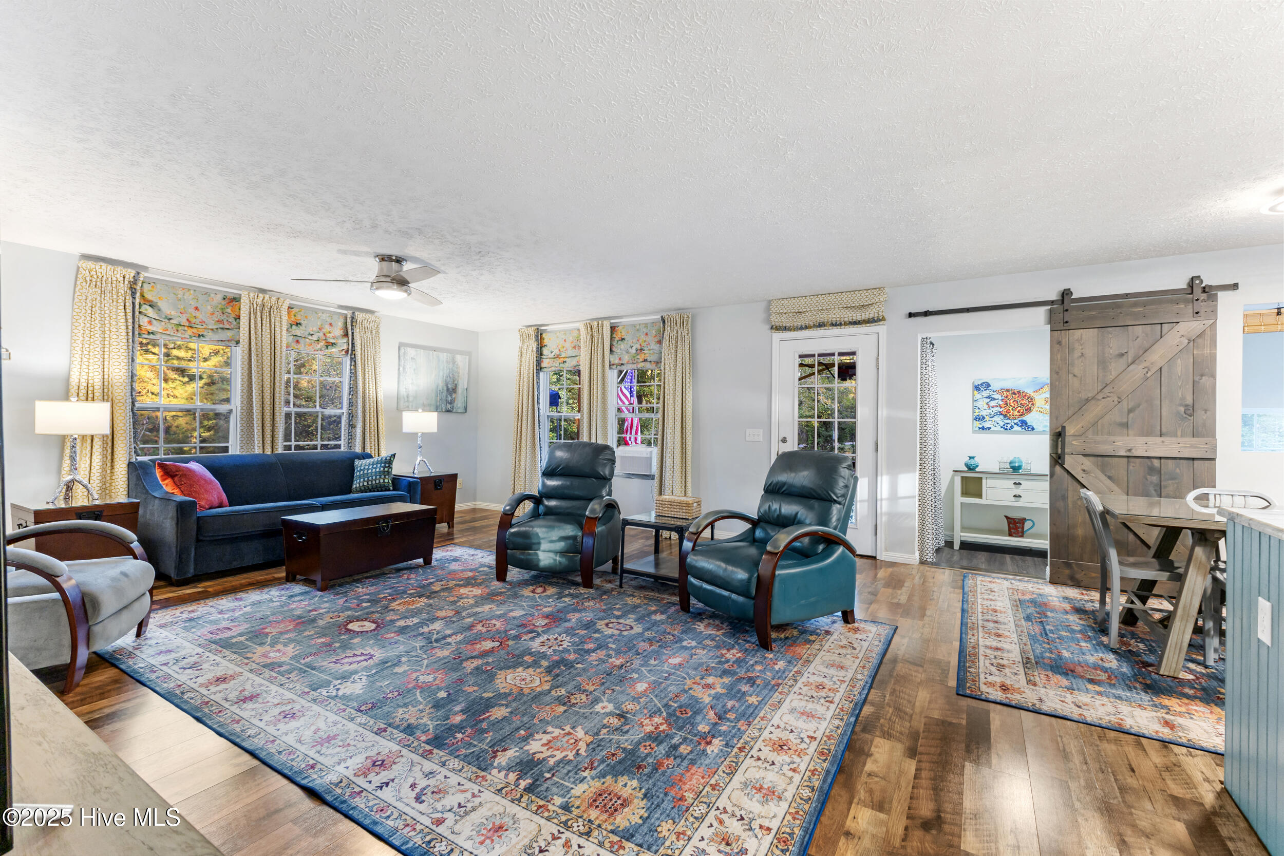 100556103 | Photo 16