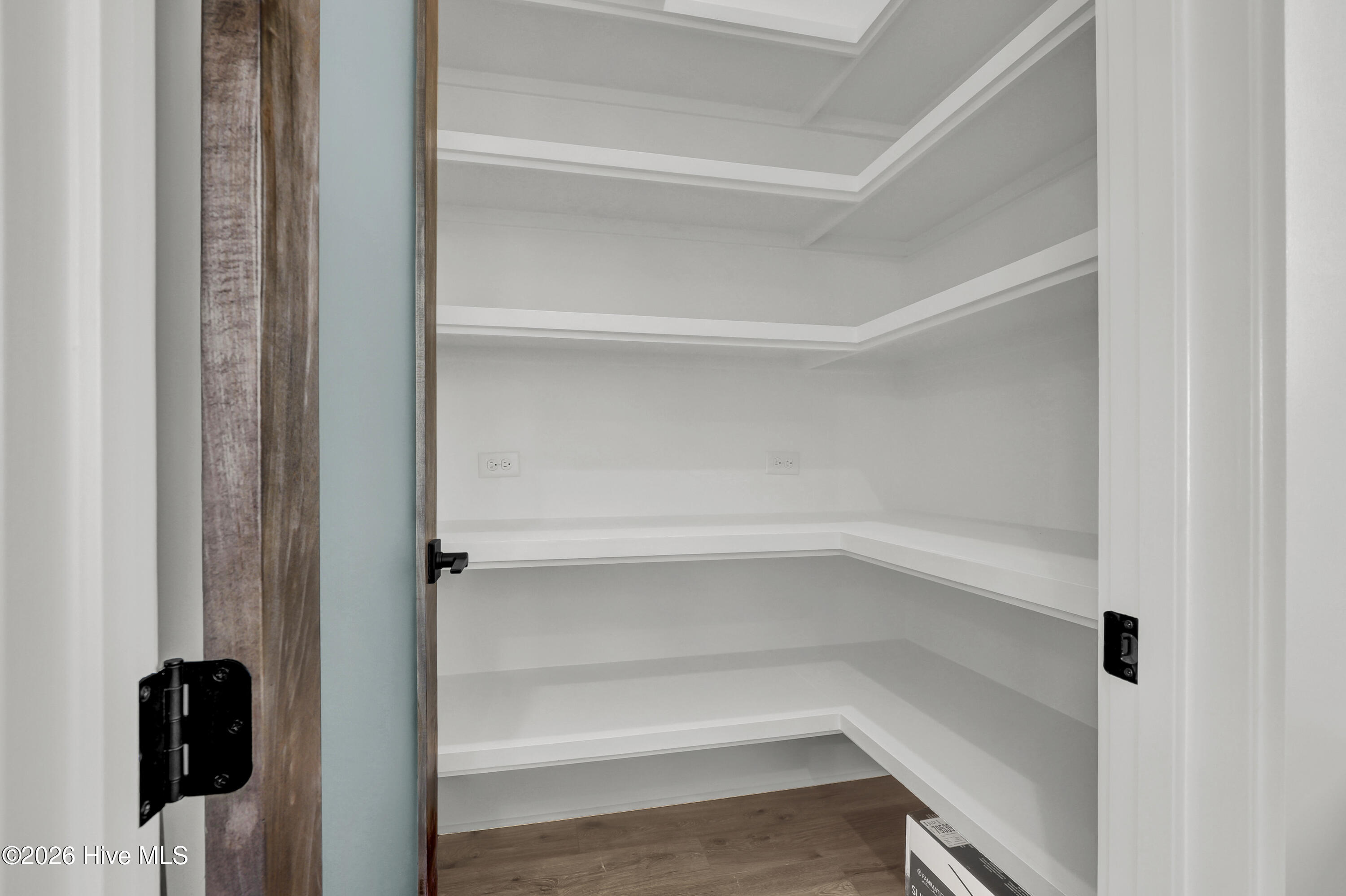 100556414 | Photo 18