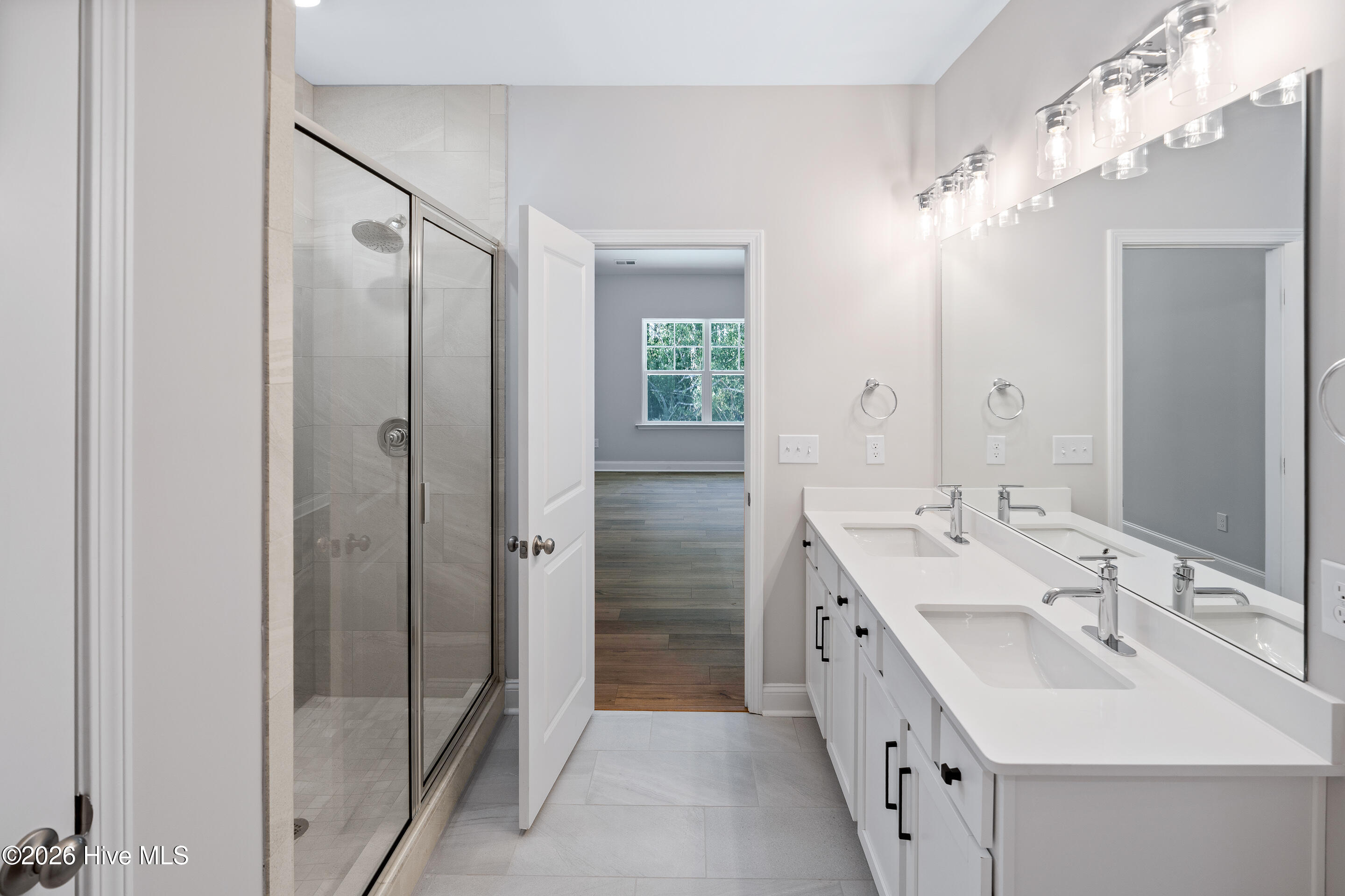 100552787 | Photo 13