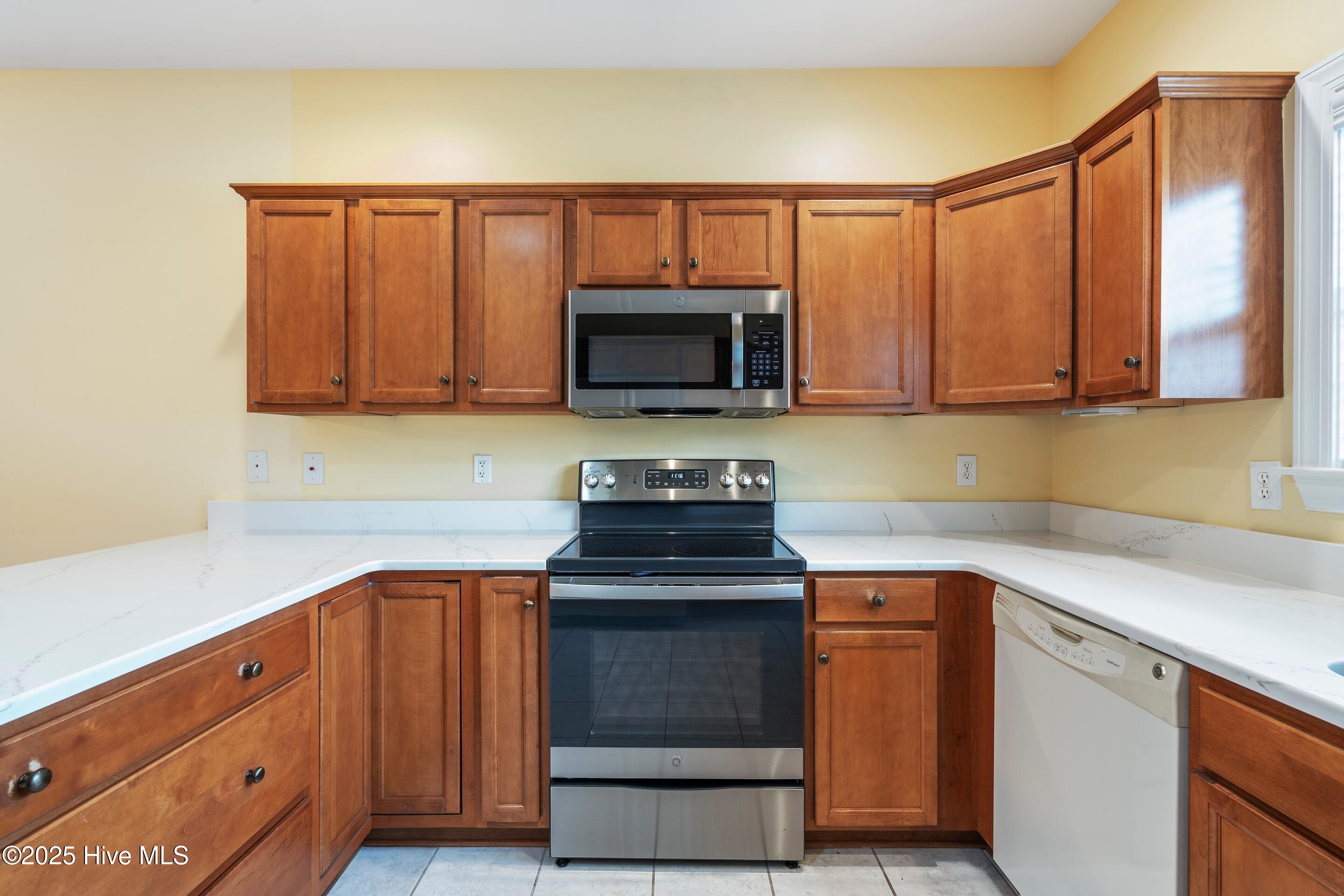 100532046 | Photo 11