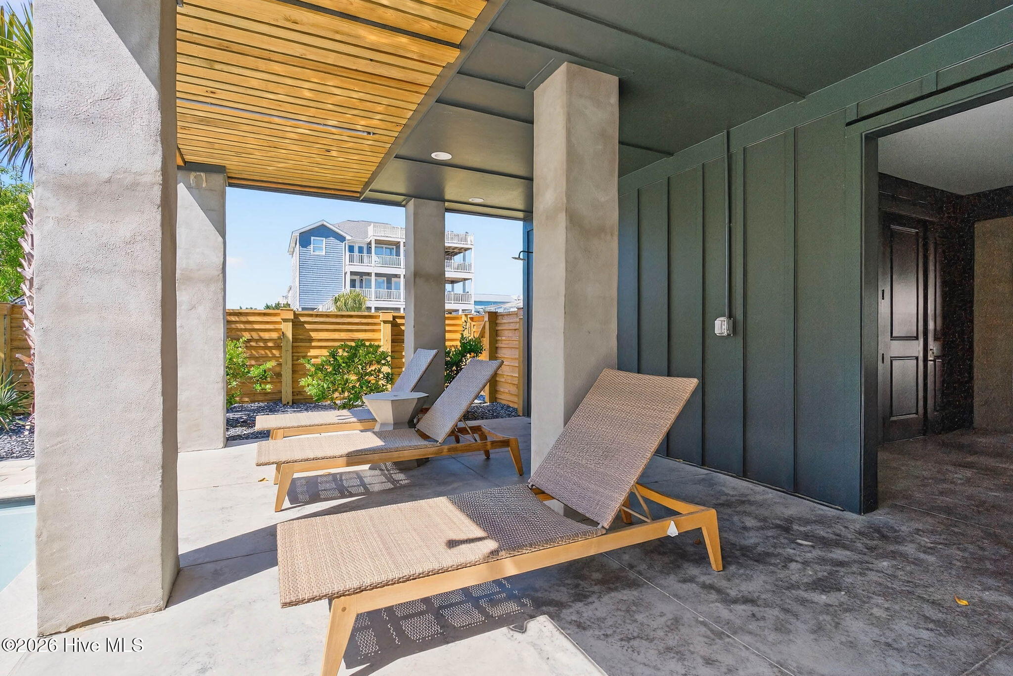 100565153 | Photo 57