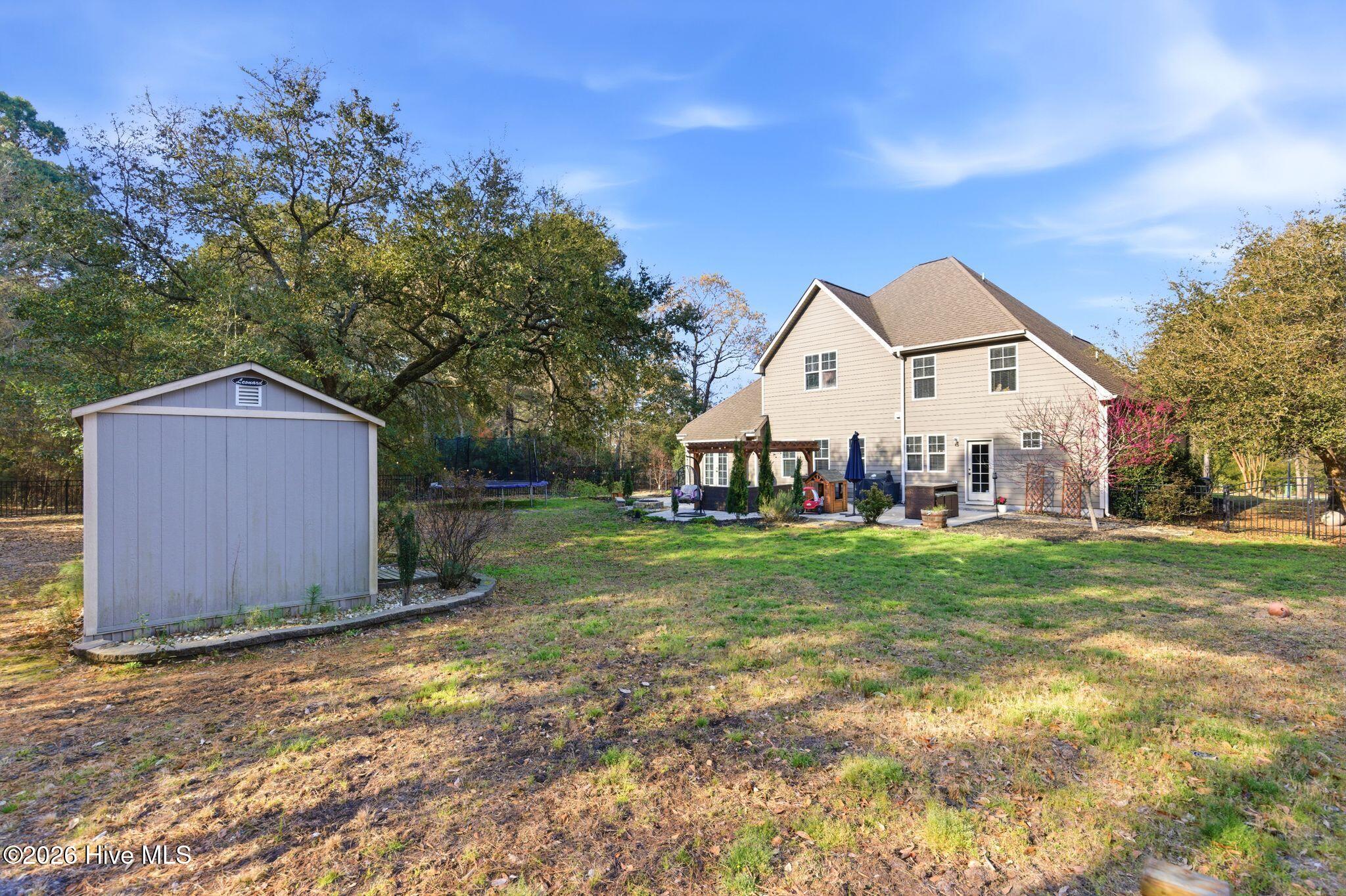 100563379 | Photo 63