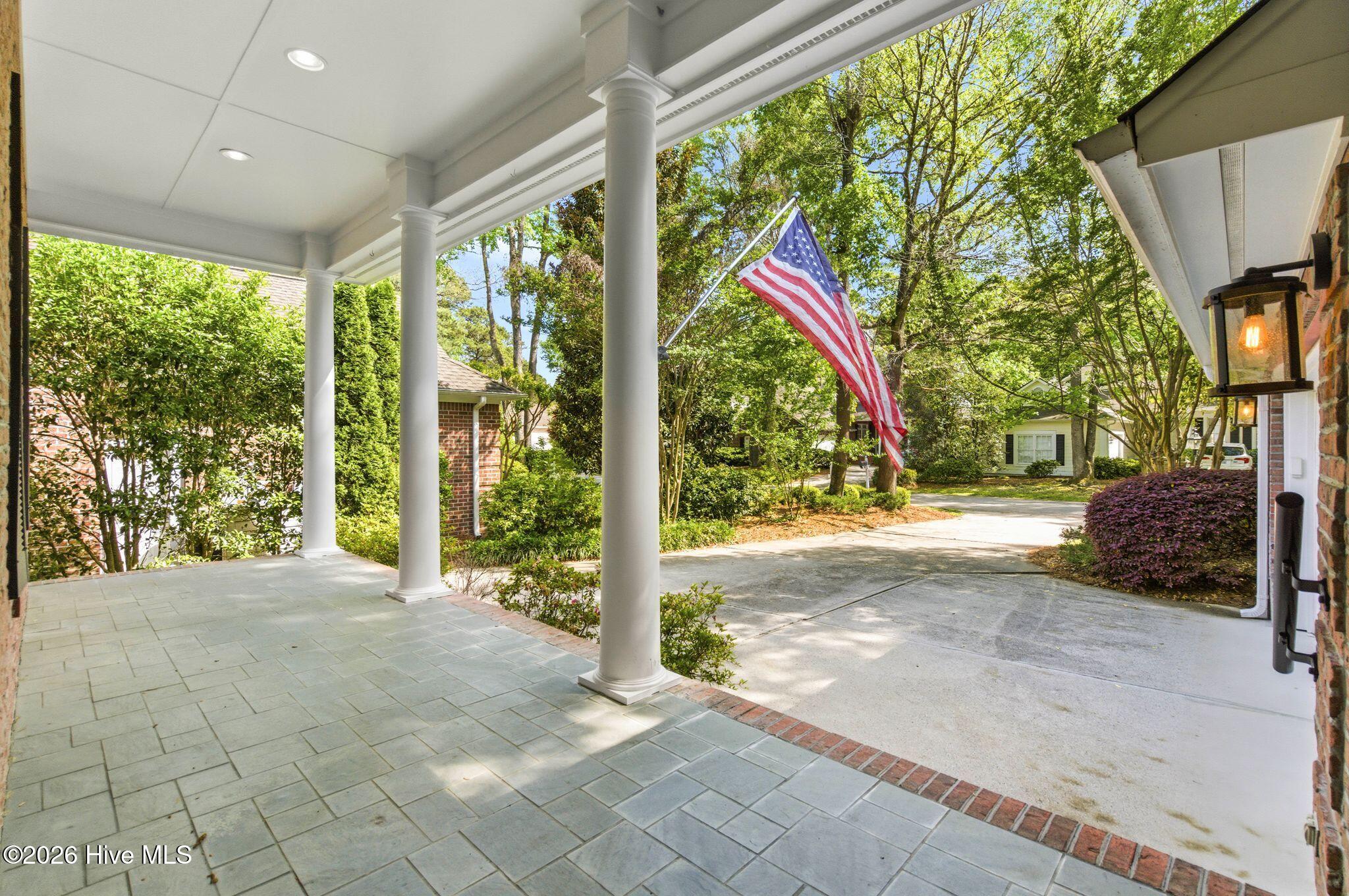 100567139 | Photo 46