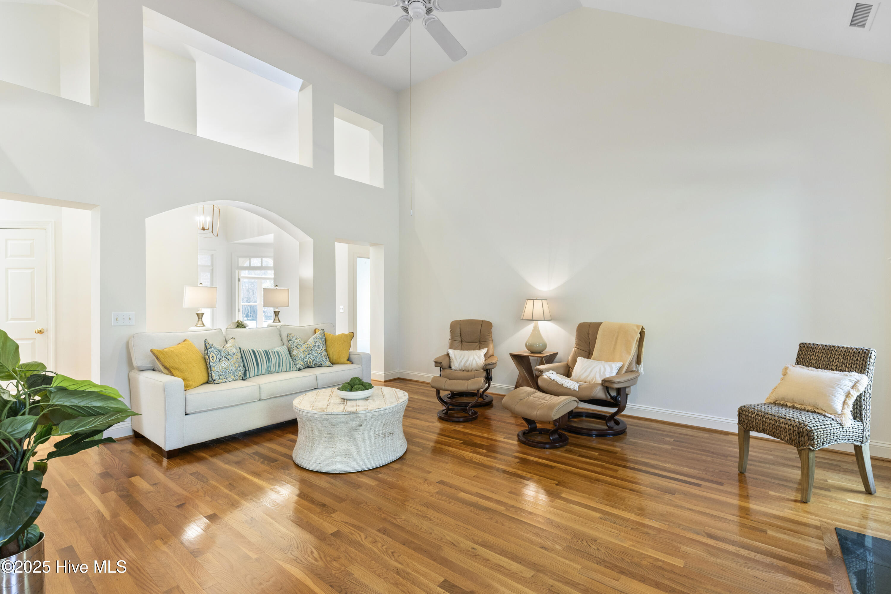 100539771 | Photo 34