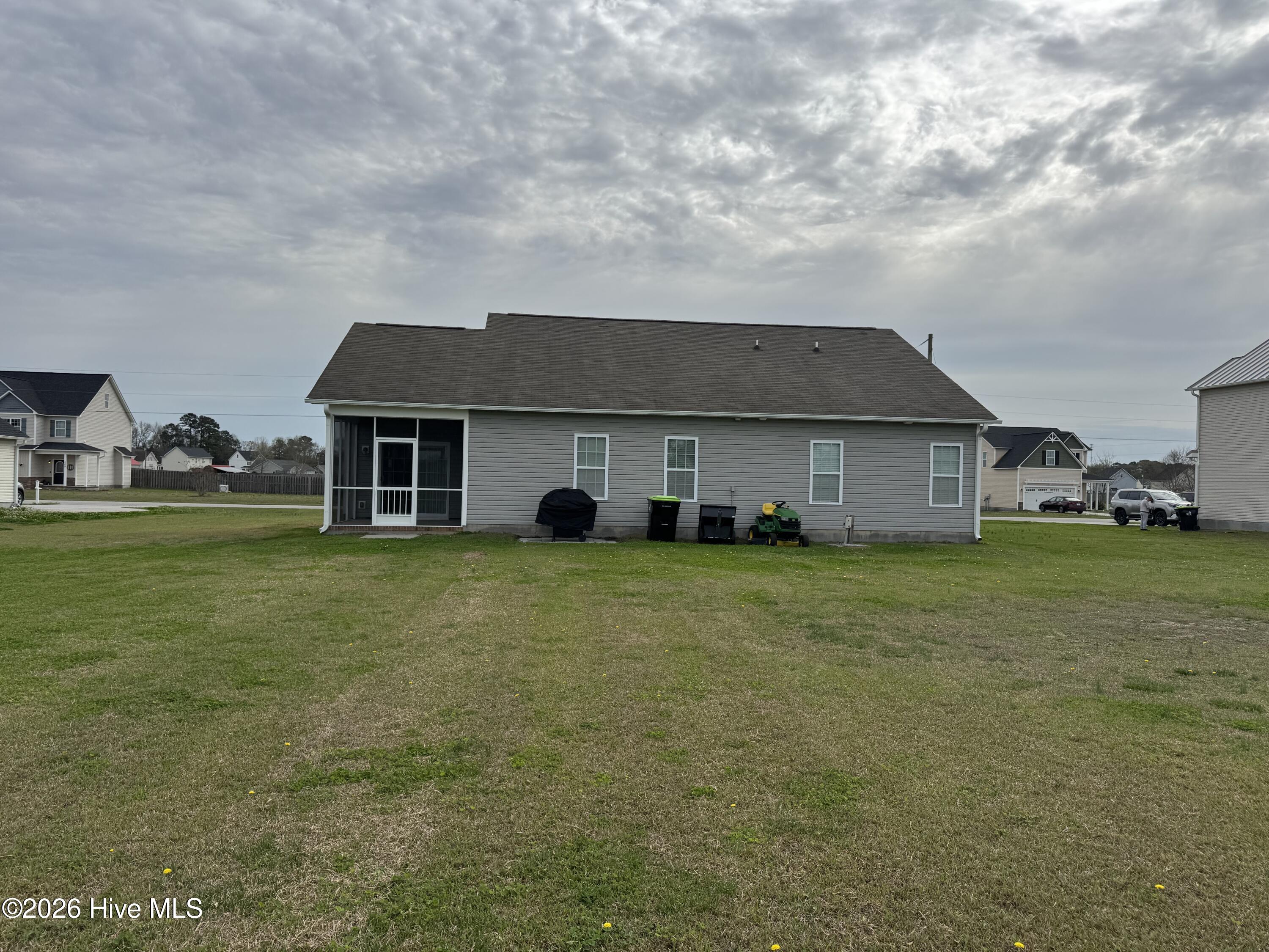 100560976 | Photo 16