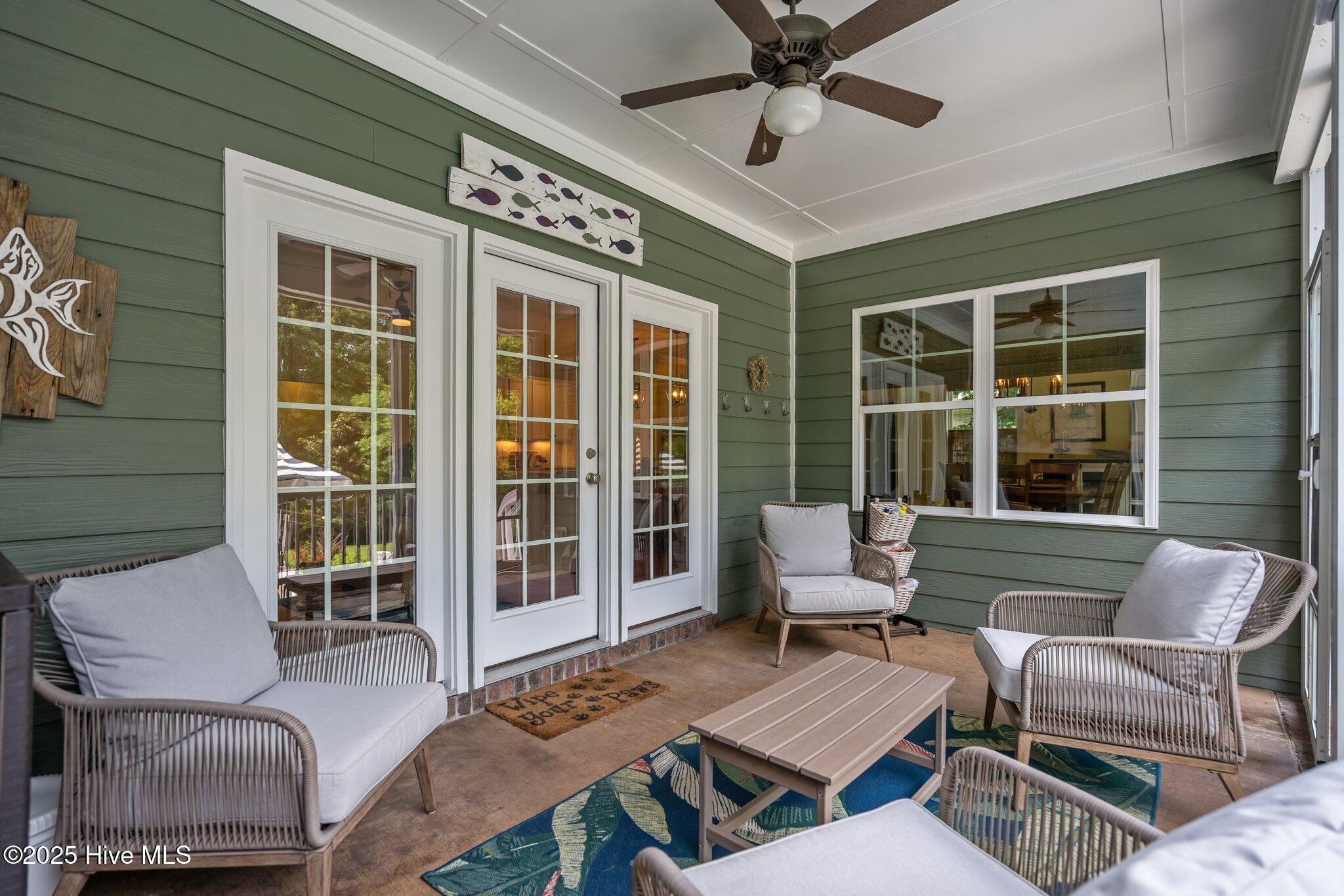 100518036 | Photo 32