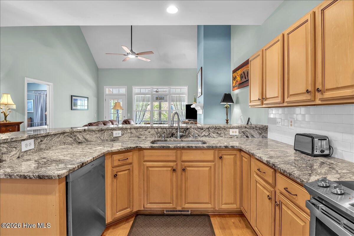 100566534 | Photo 15