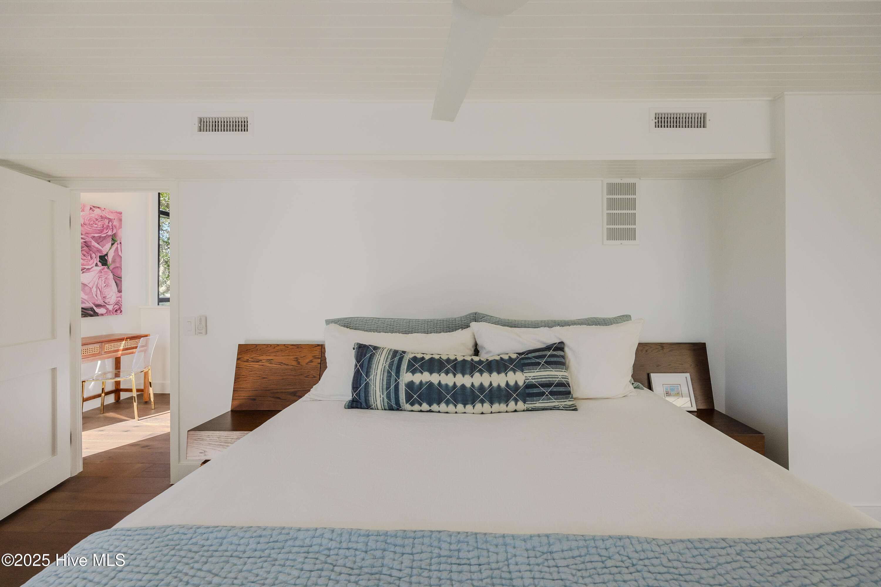 100518193 | Photo 38