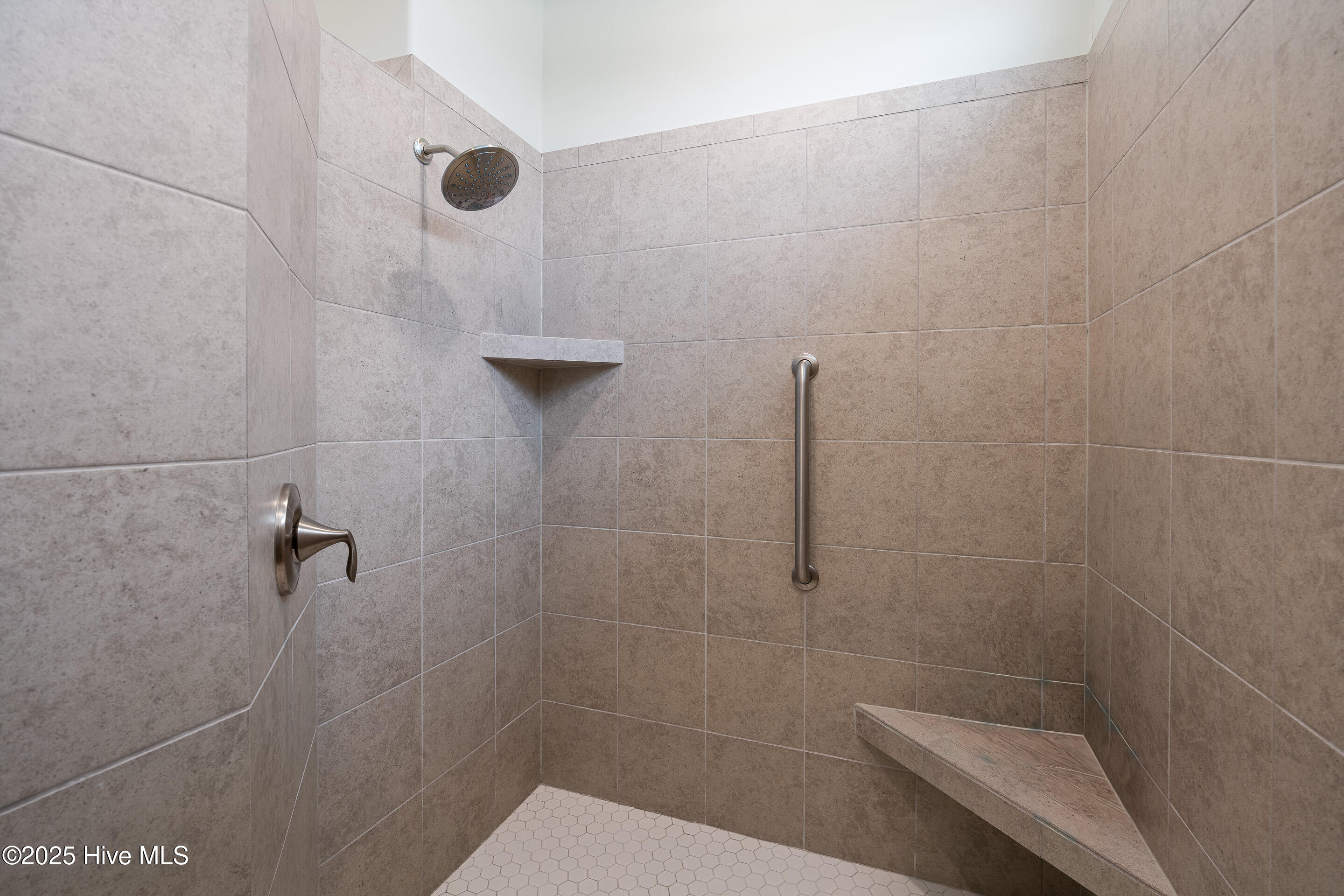 100543771 | Photo 33