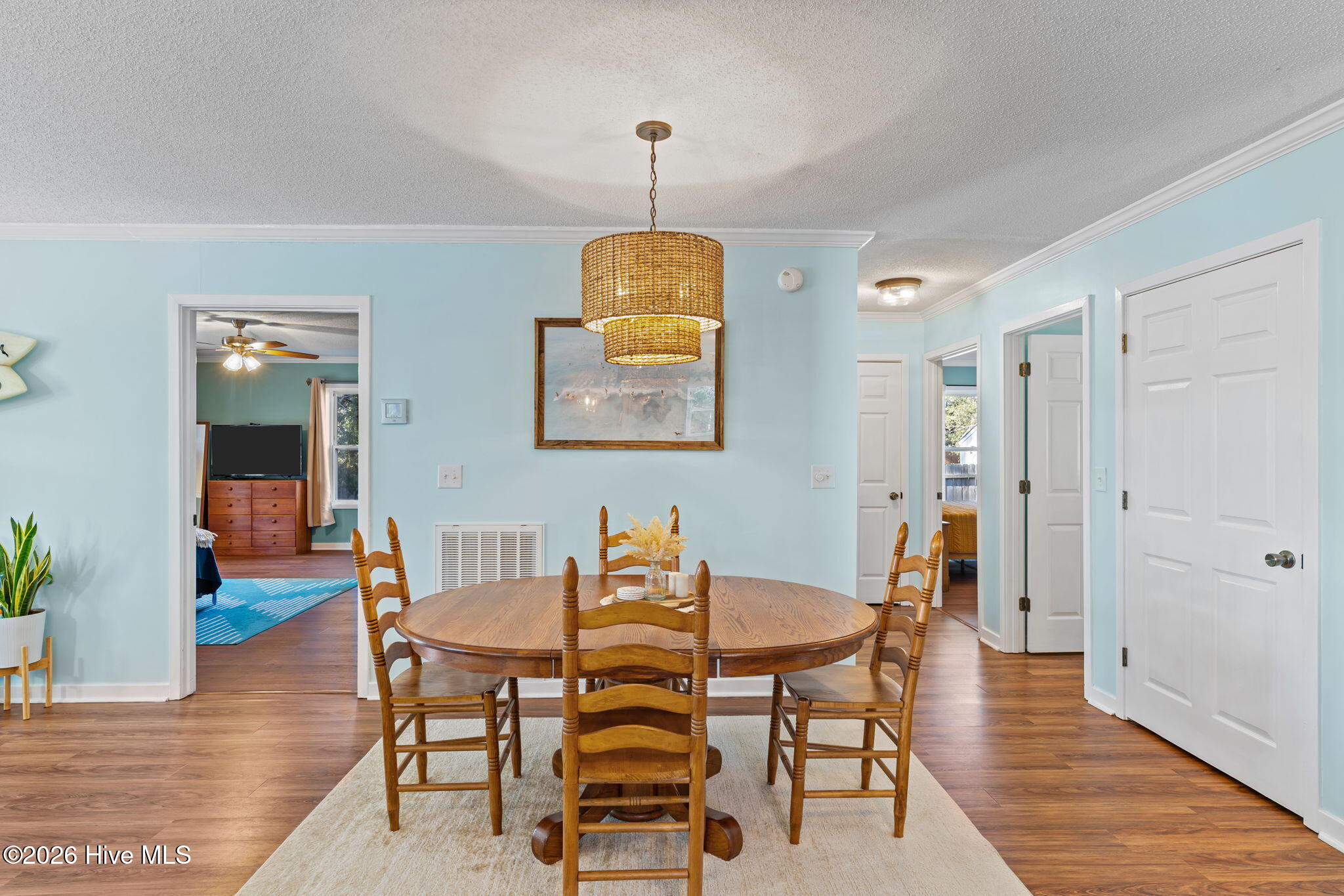 100557804 | Photo 32