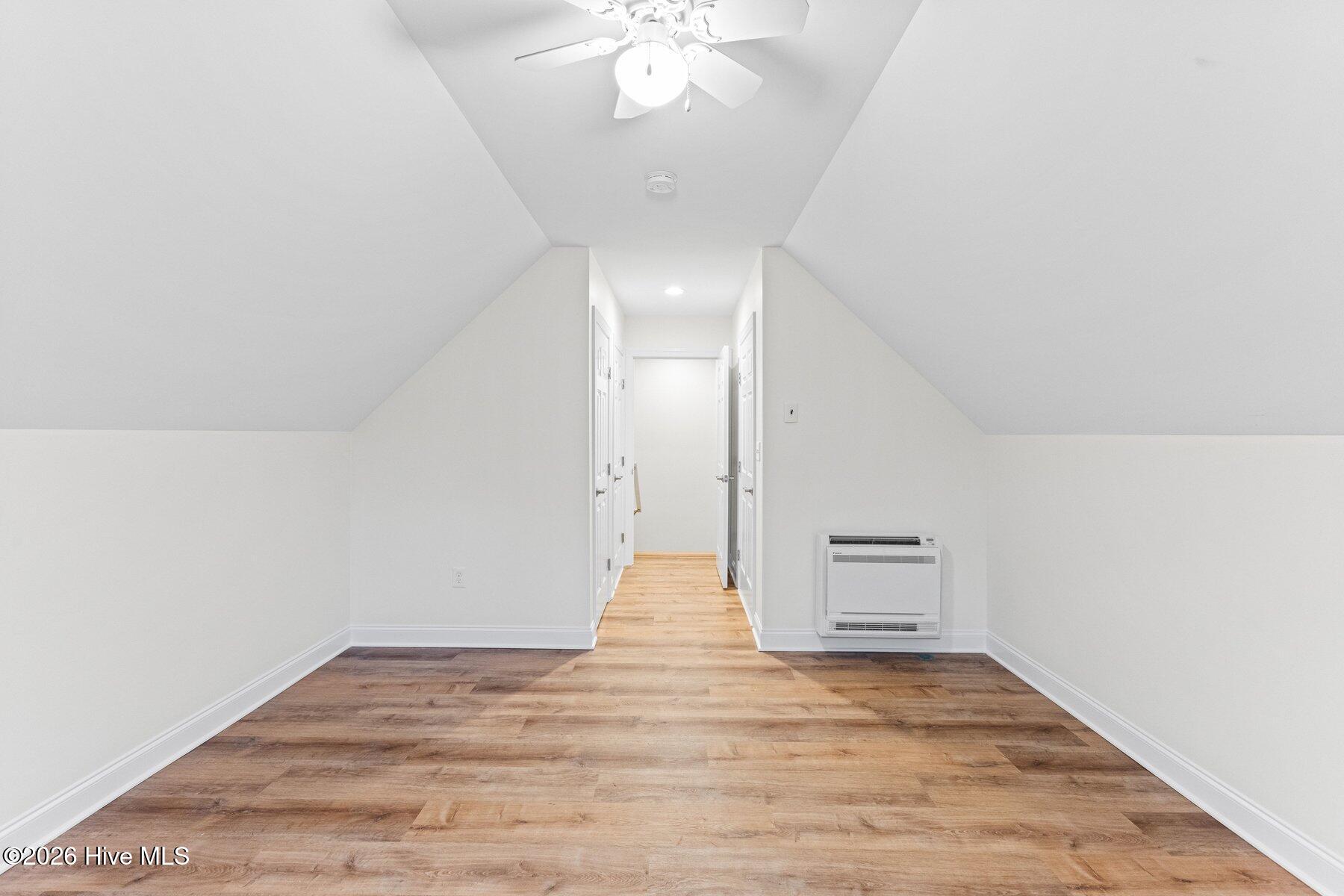 100550718 | Photo 33