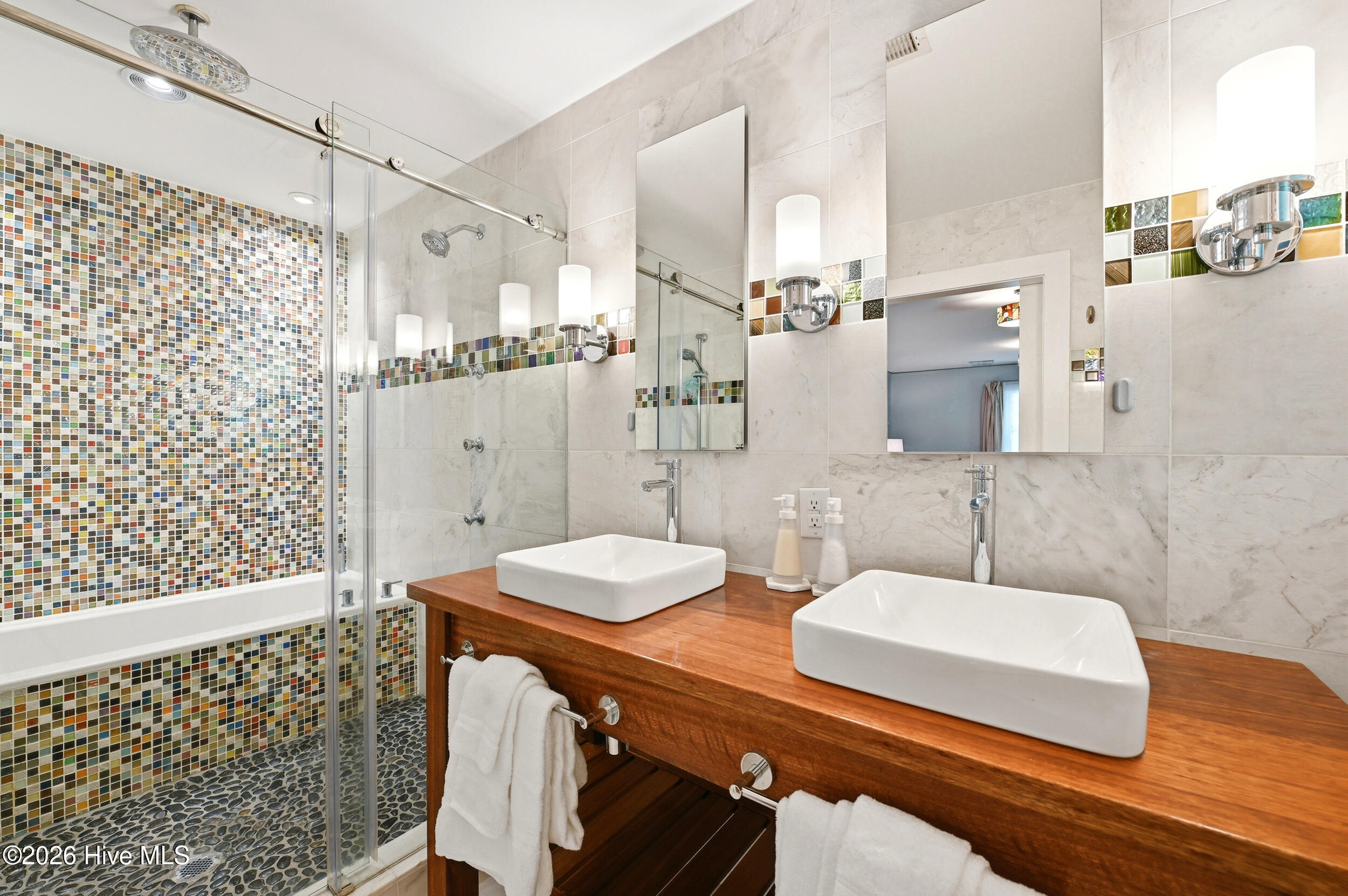 100570431 | Photo 28