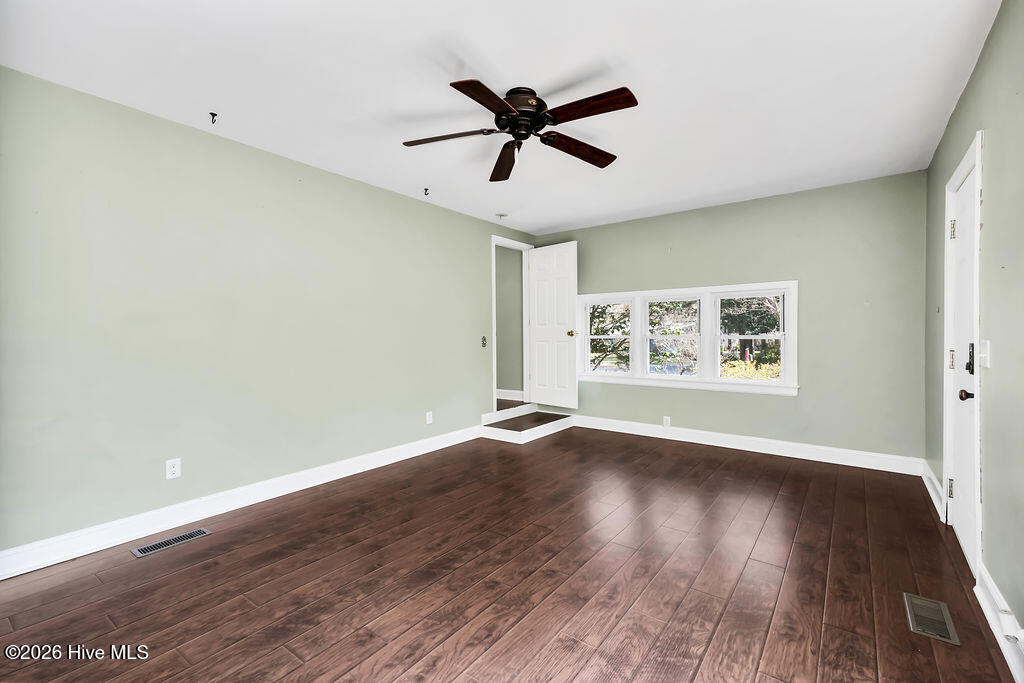 100562236 | Photo 10