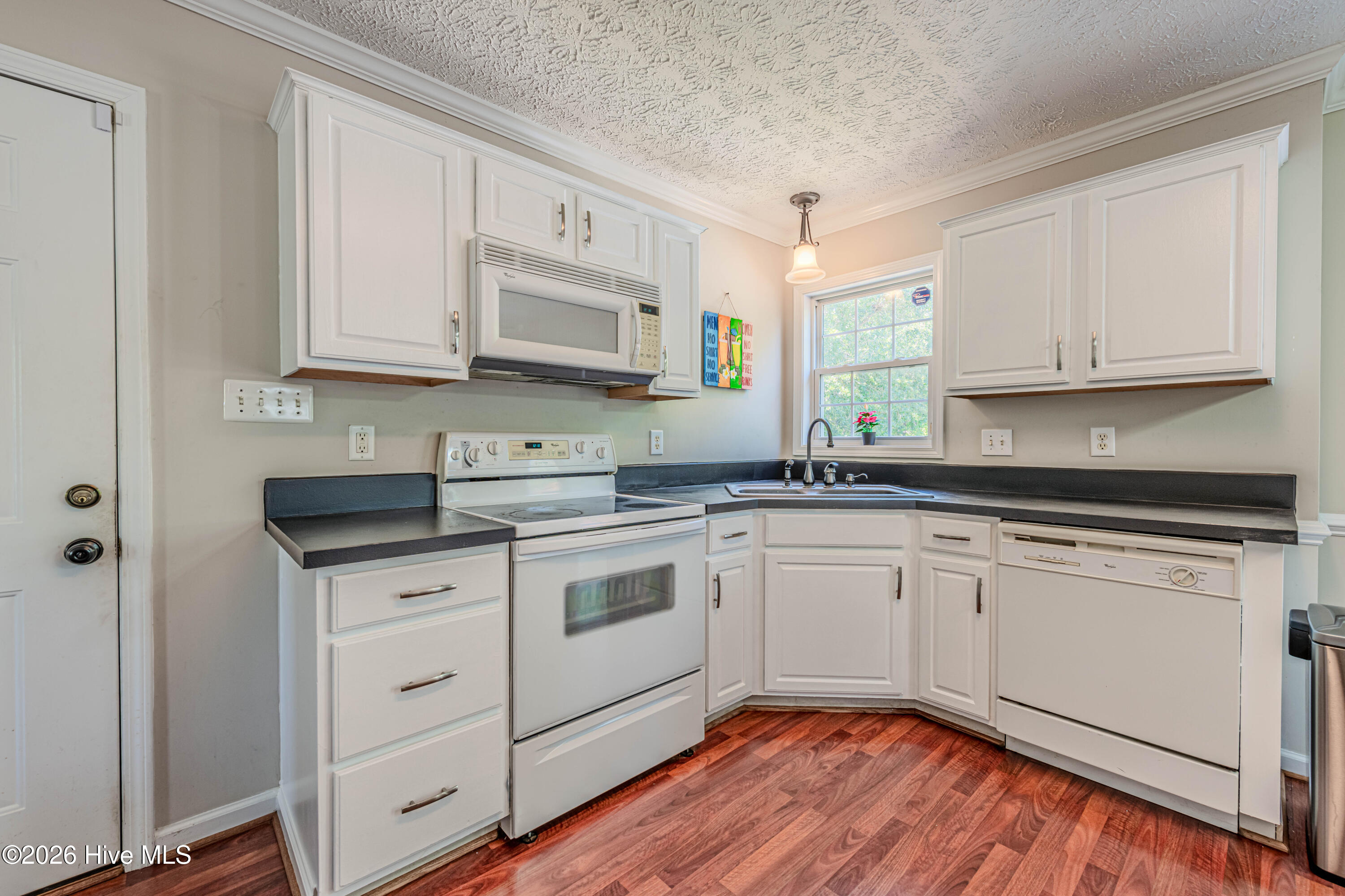 100569182 | Photo 20