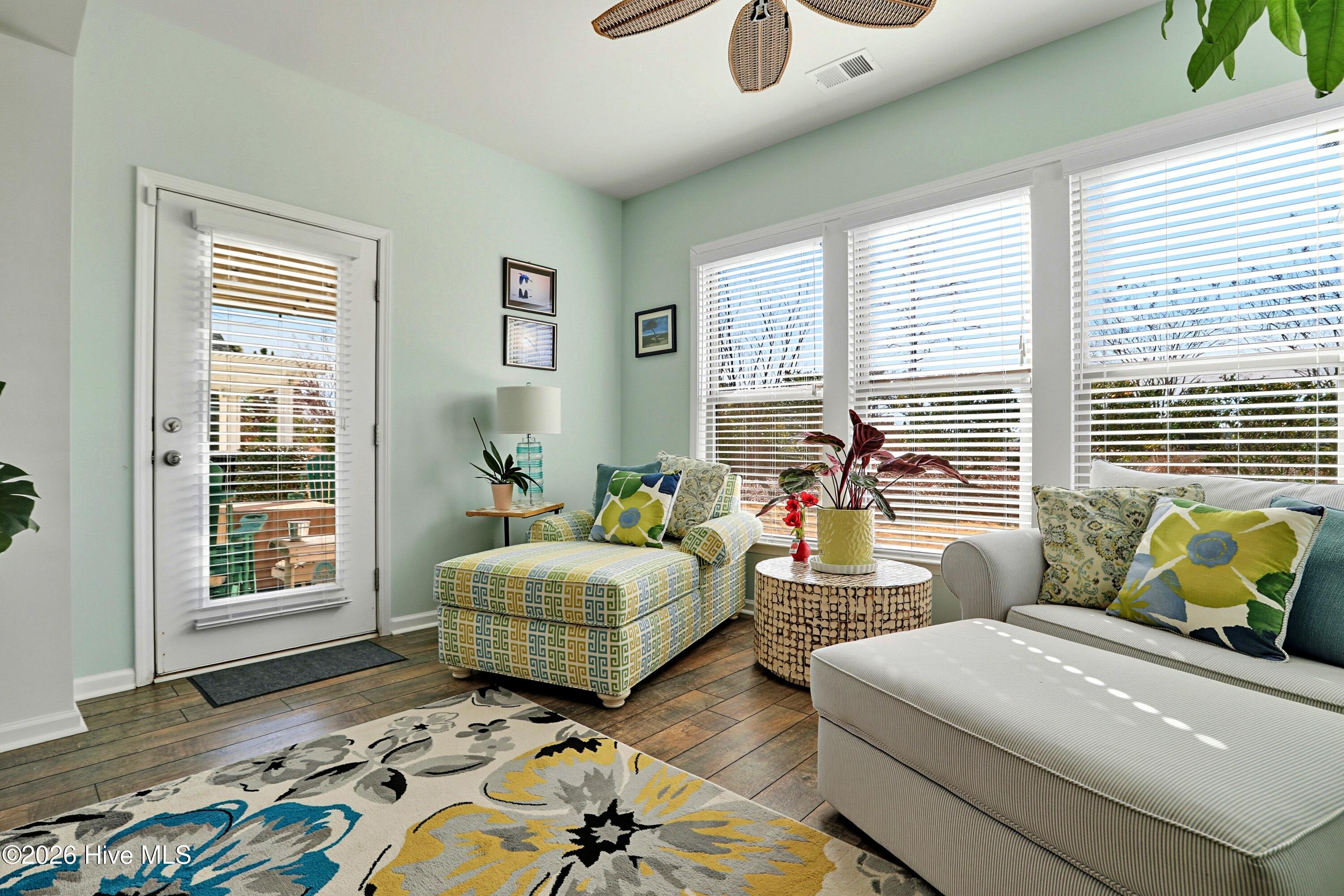 100549696 | Photo 33