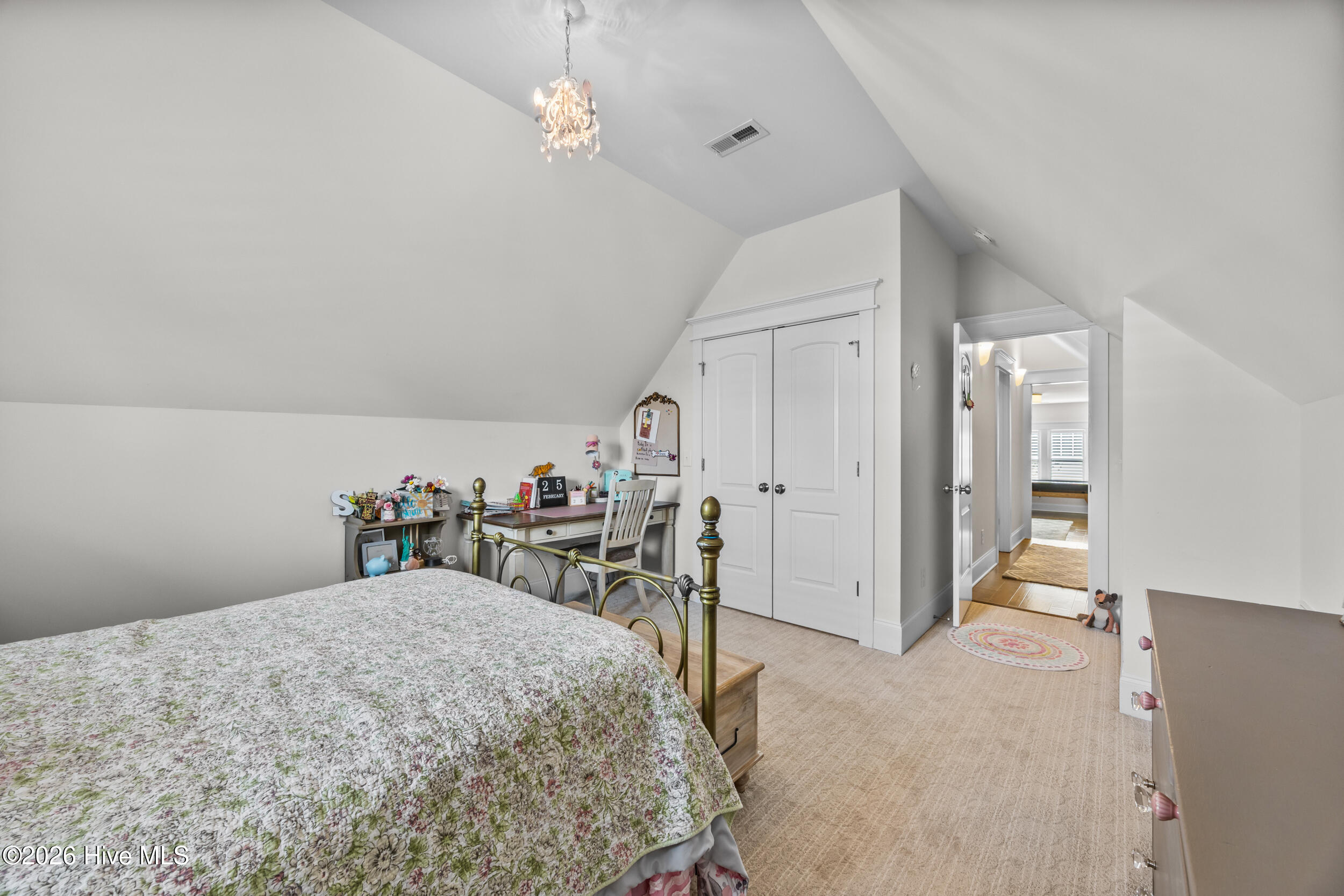 100562182 | Photo 52