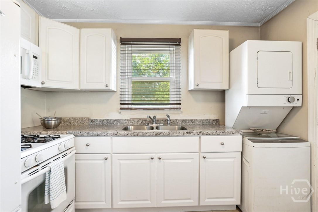 Kitchen - All appliances included