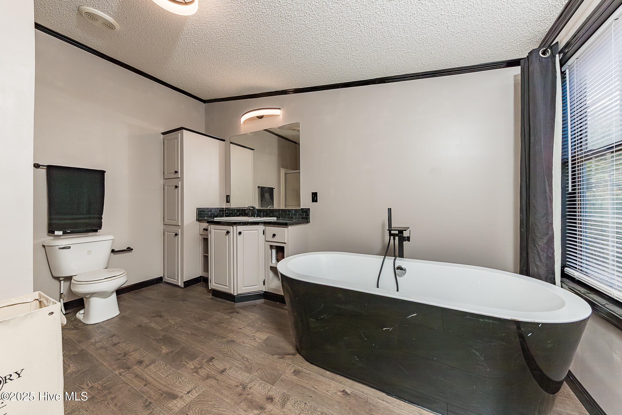 100546784 | Photo 33