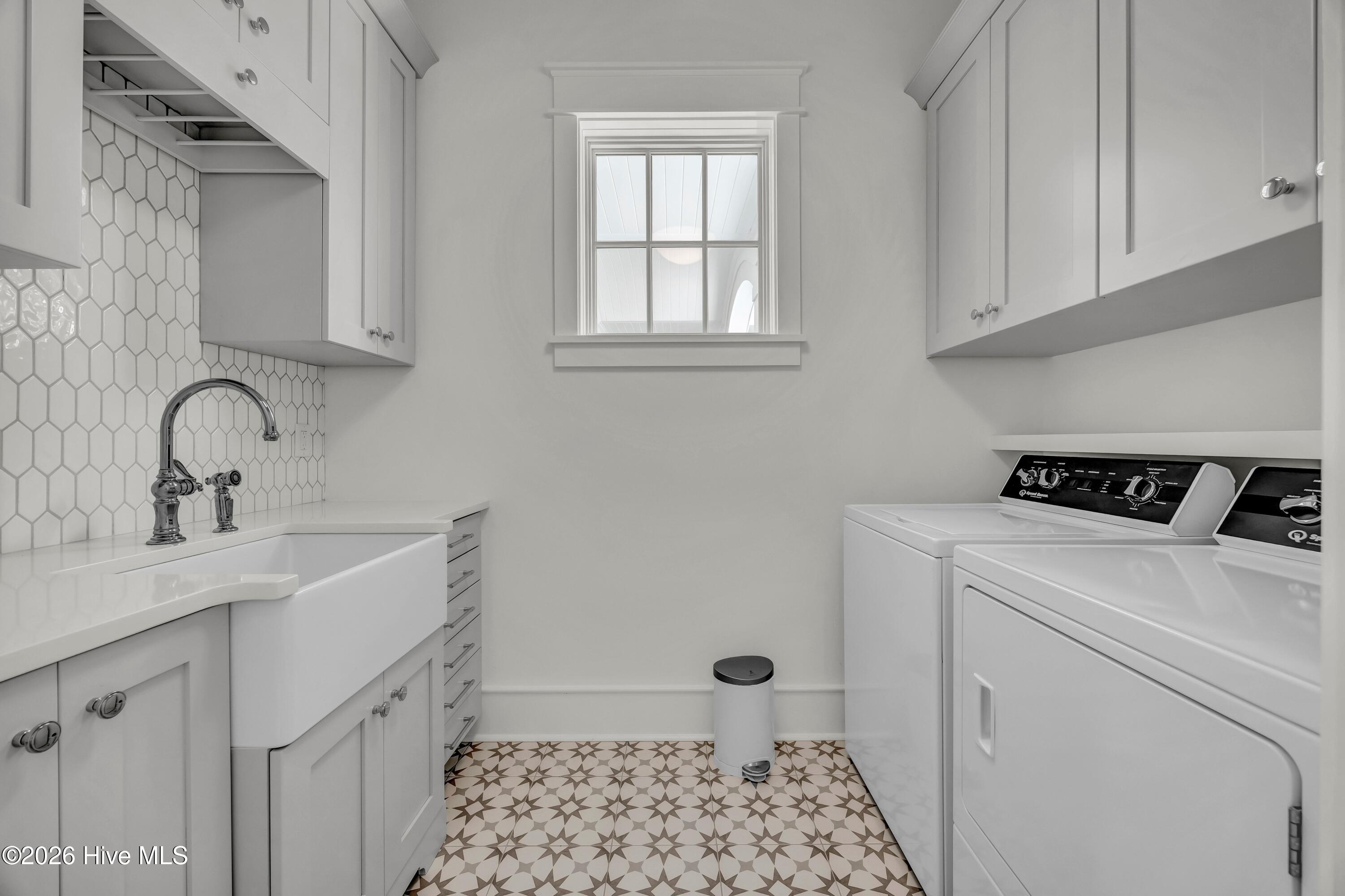 100567930 | Photo 21