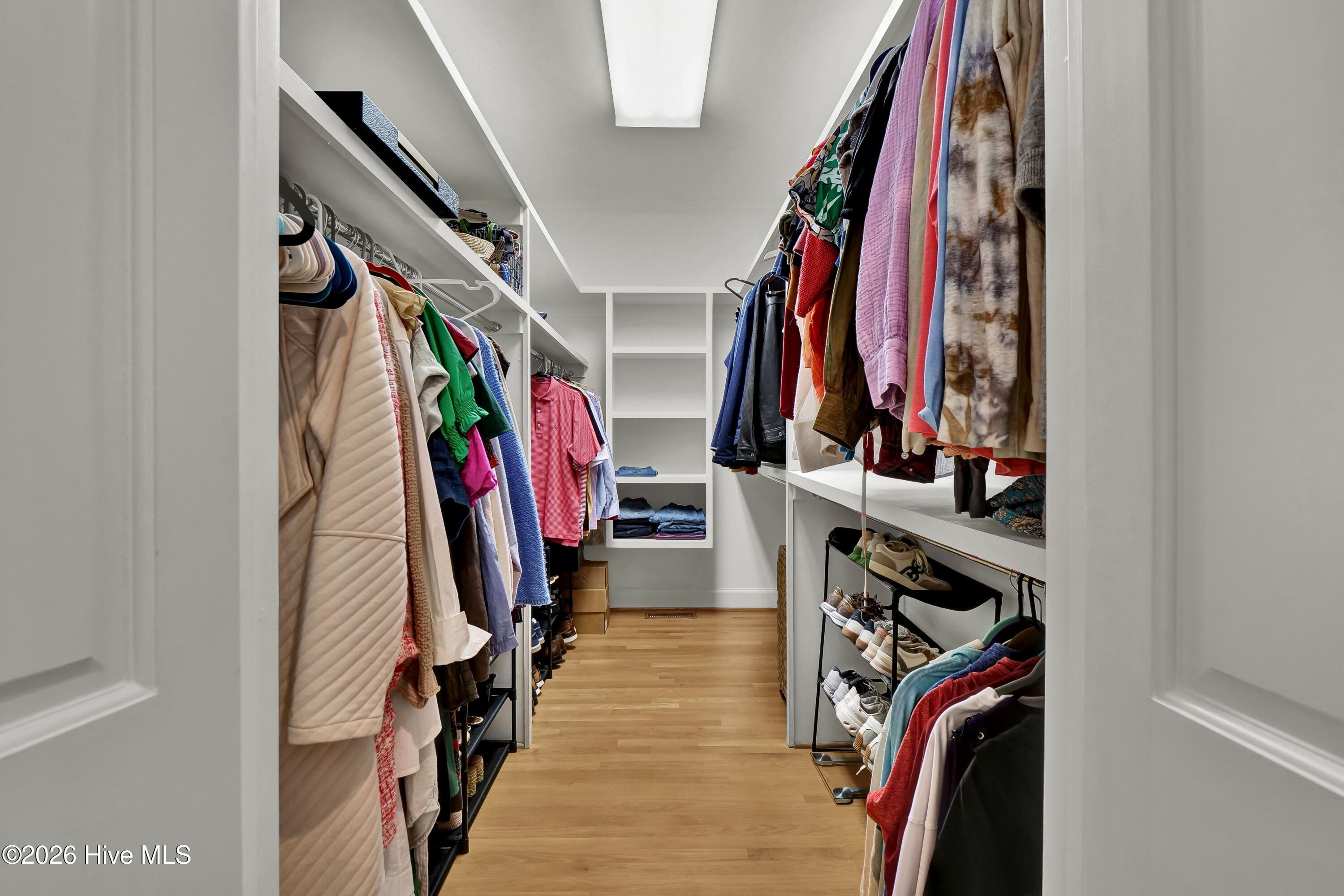 100552797 | Photo 26