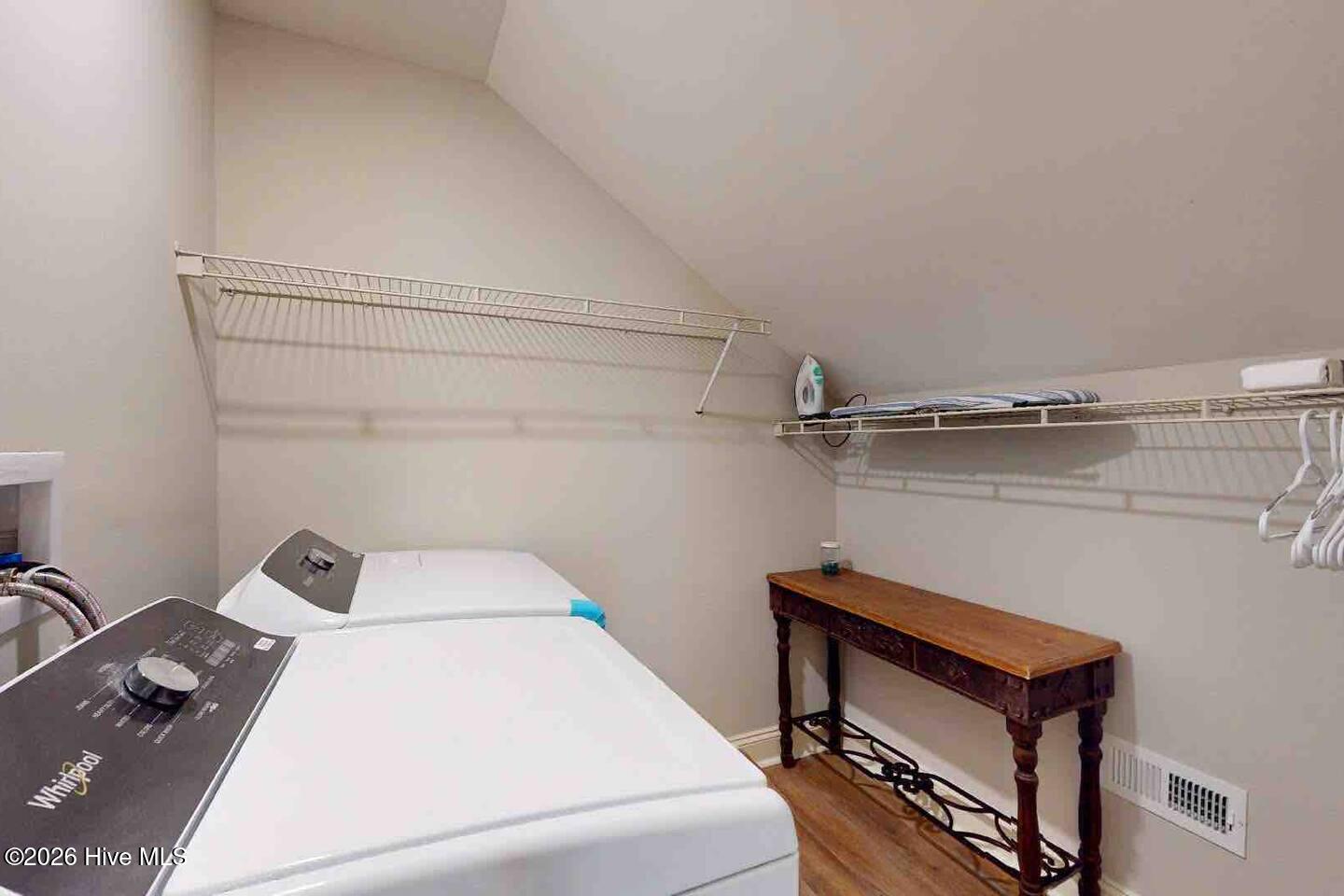 100566637 | Photo 14