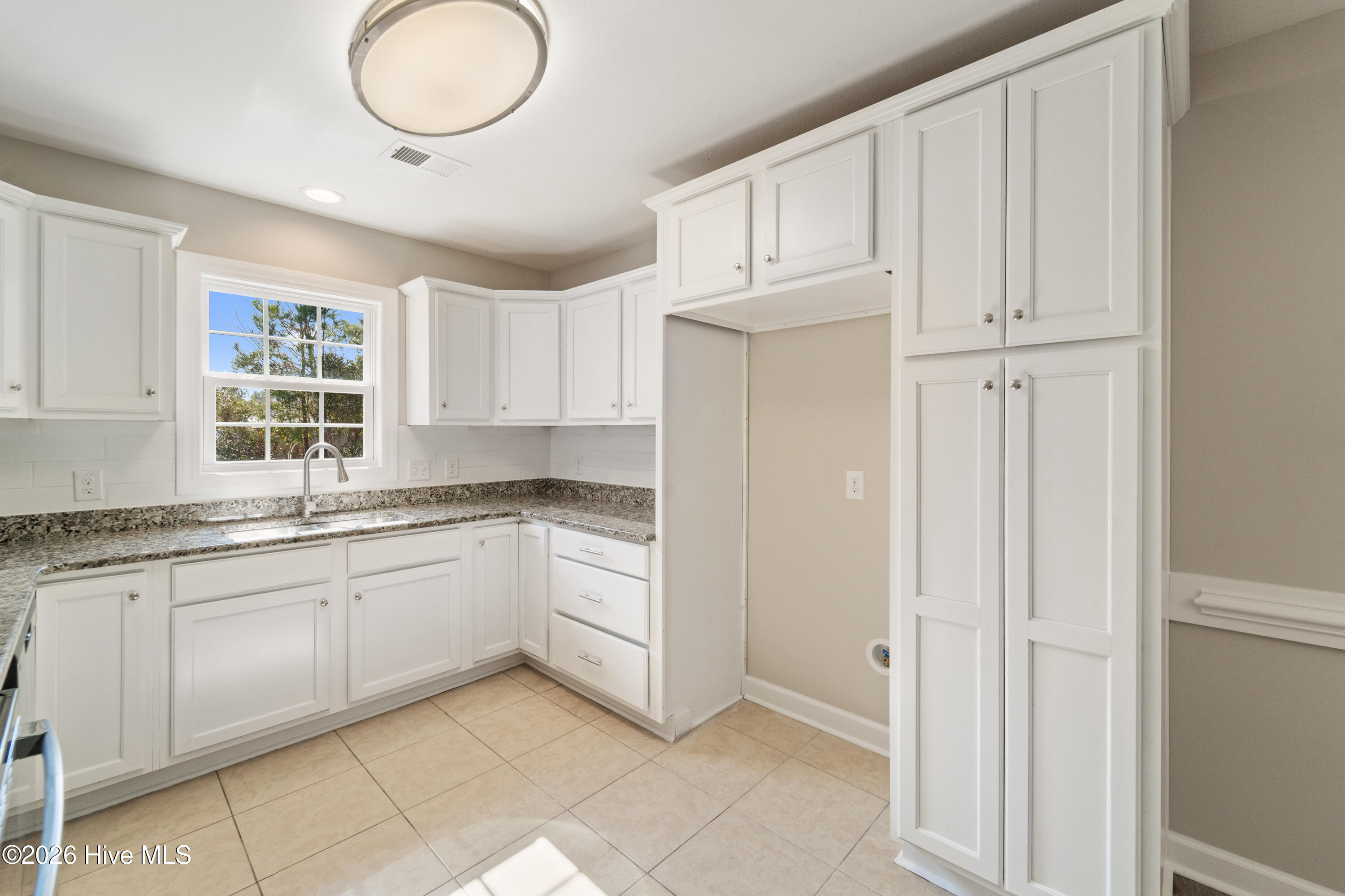 100553894 | Photo 12