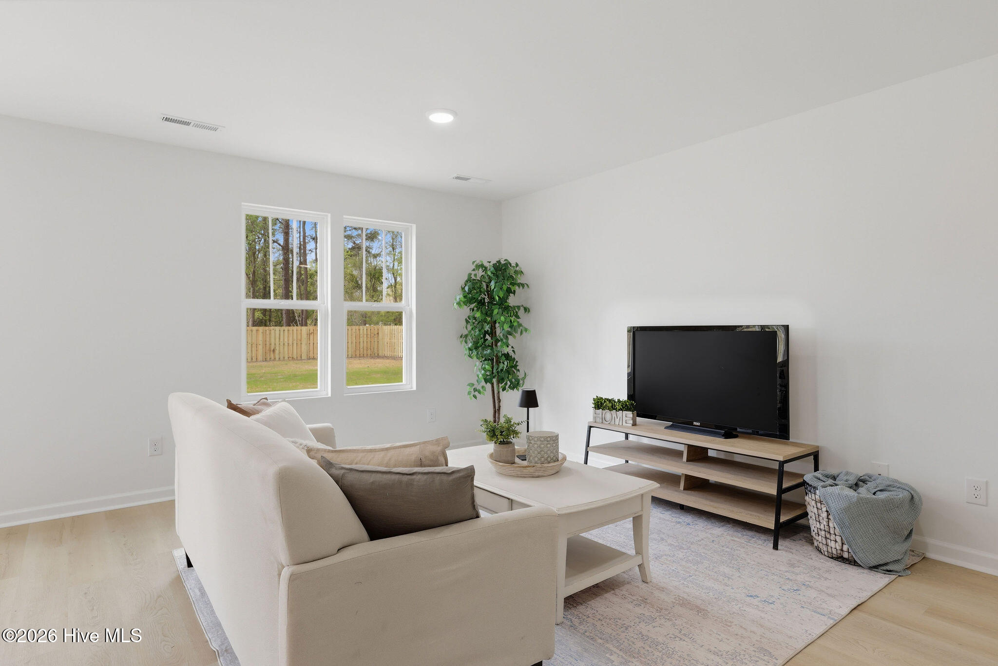 100554240 | Photo 12