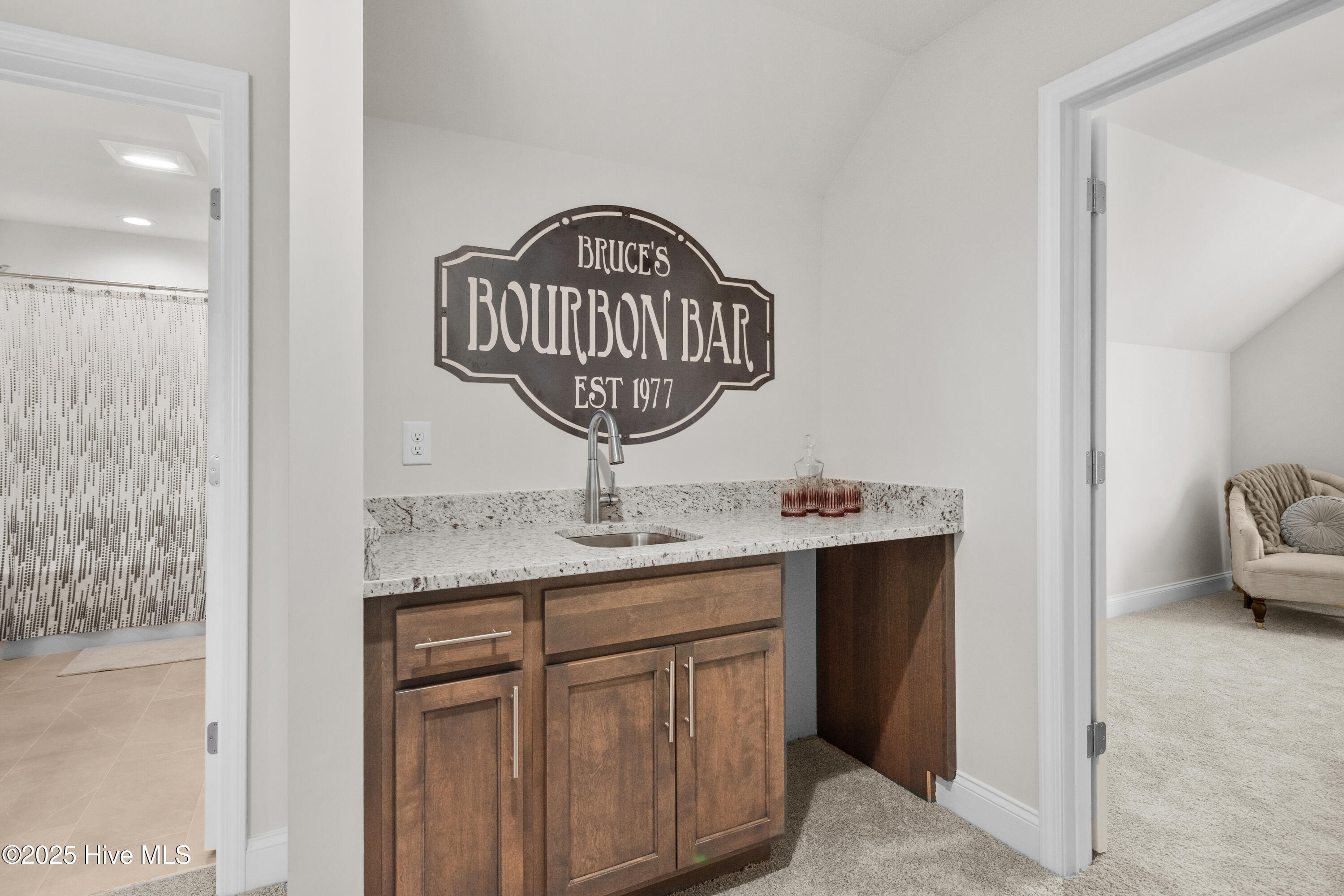 100496810 | Photo 43