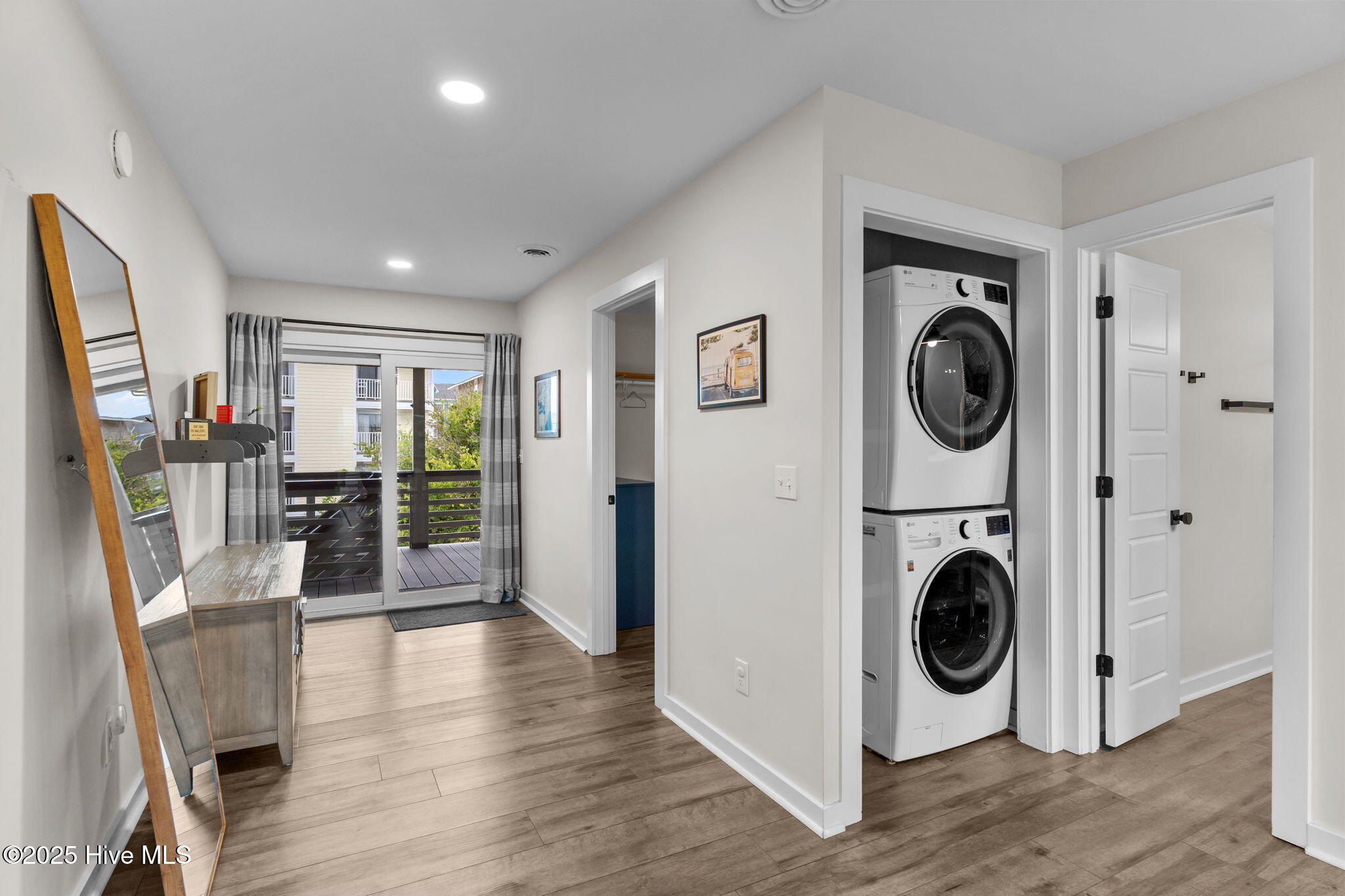 100526073 | Photo 29