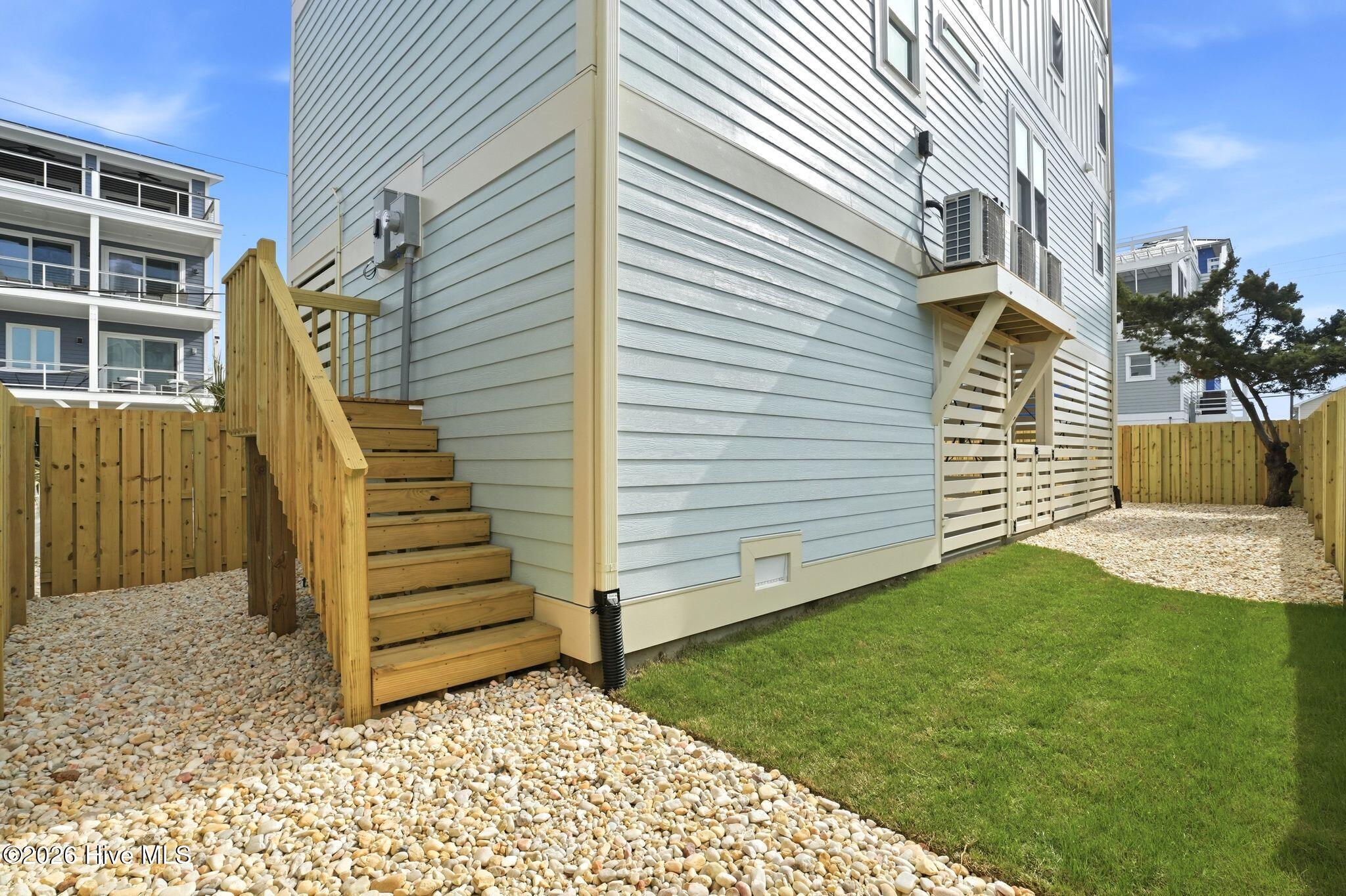 100561284 | Photo 102