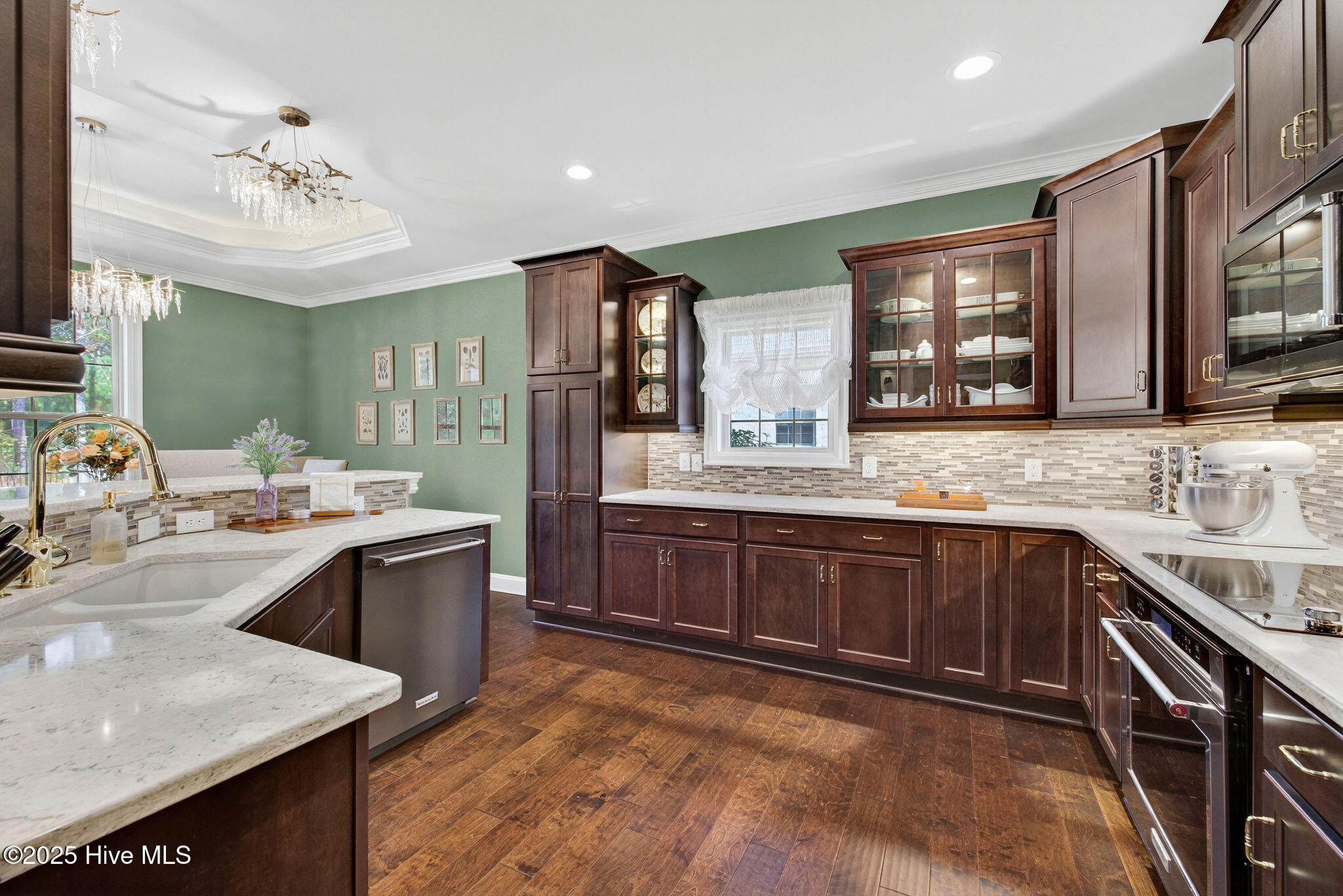 100543133 | Photo 12