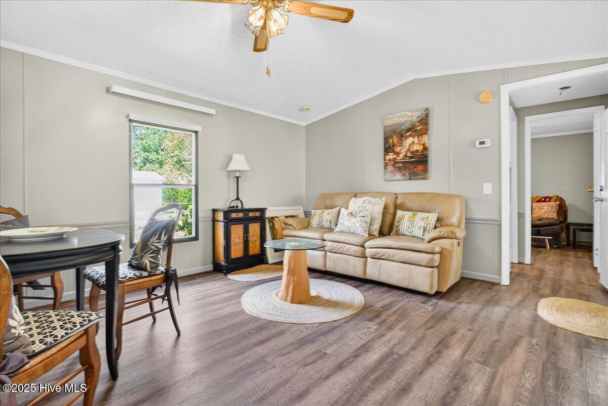 100534395 | Photo 14