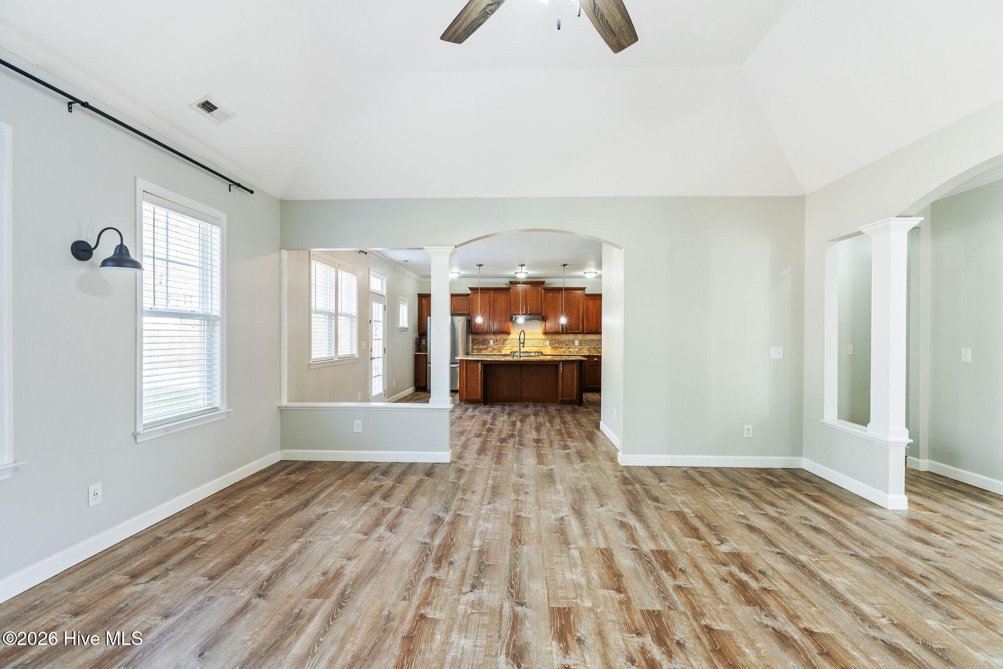 100558662 | Photo 29