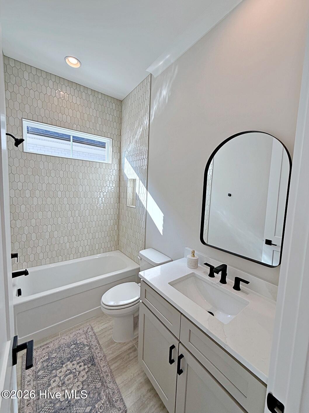 100553338 | Photo 45