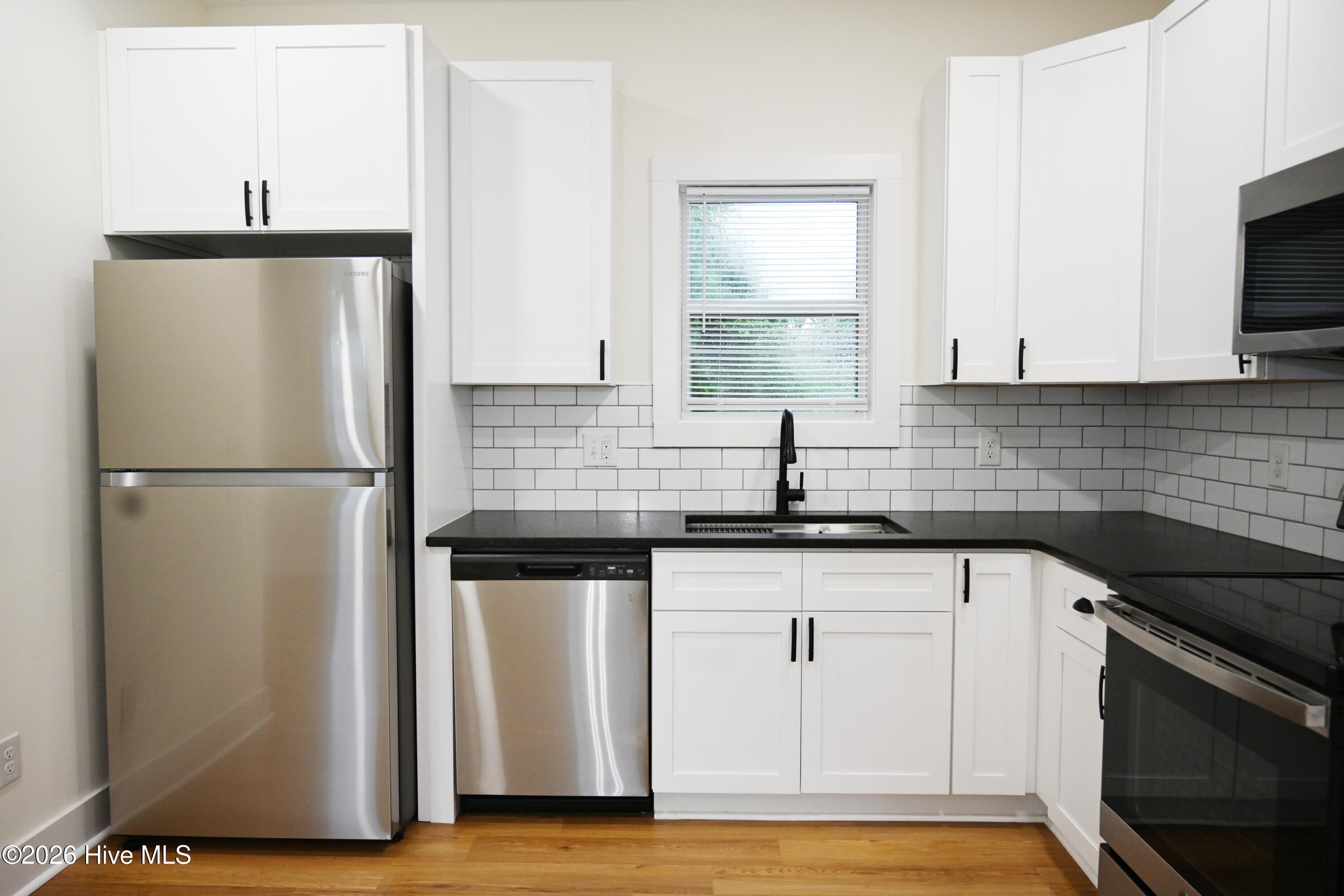 100564460 | Photo 21