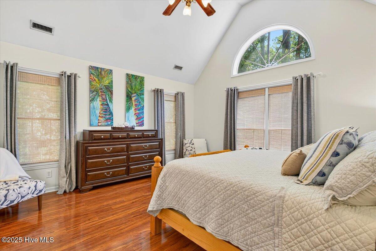 100518742 | Photo 23