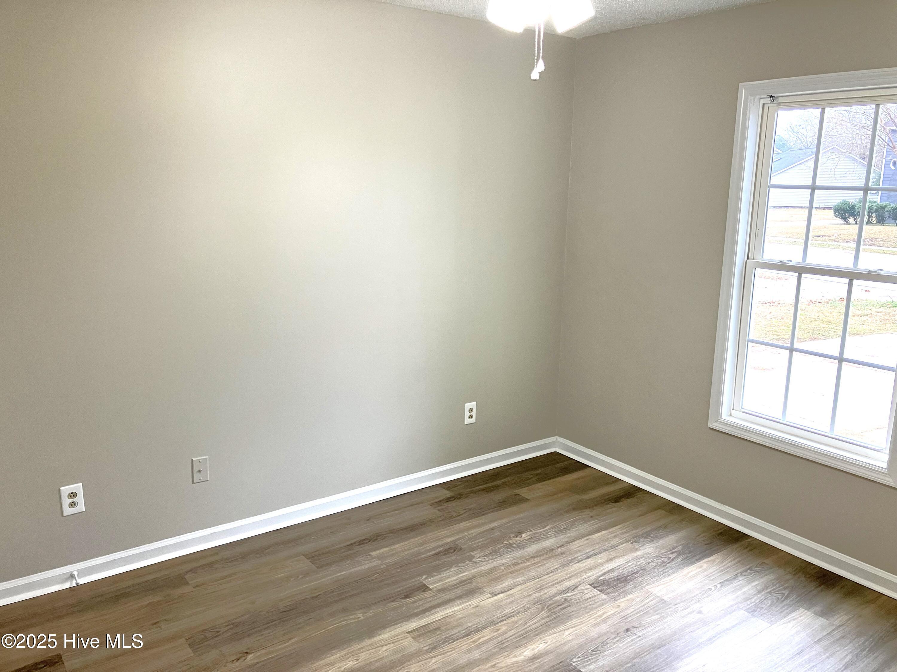 100545920 | Photo 23