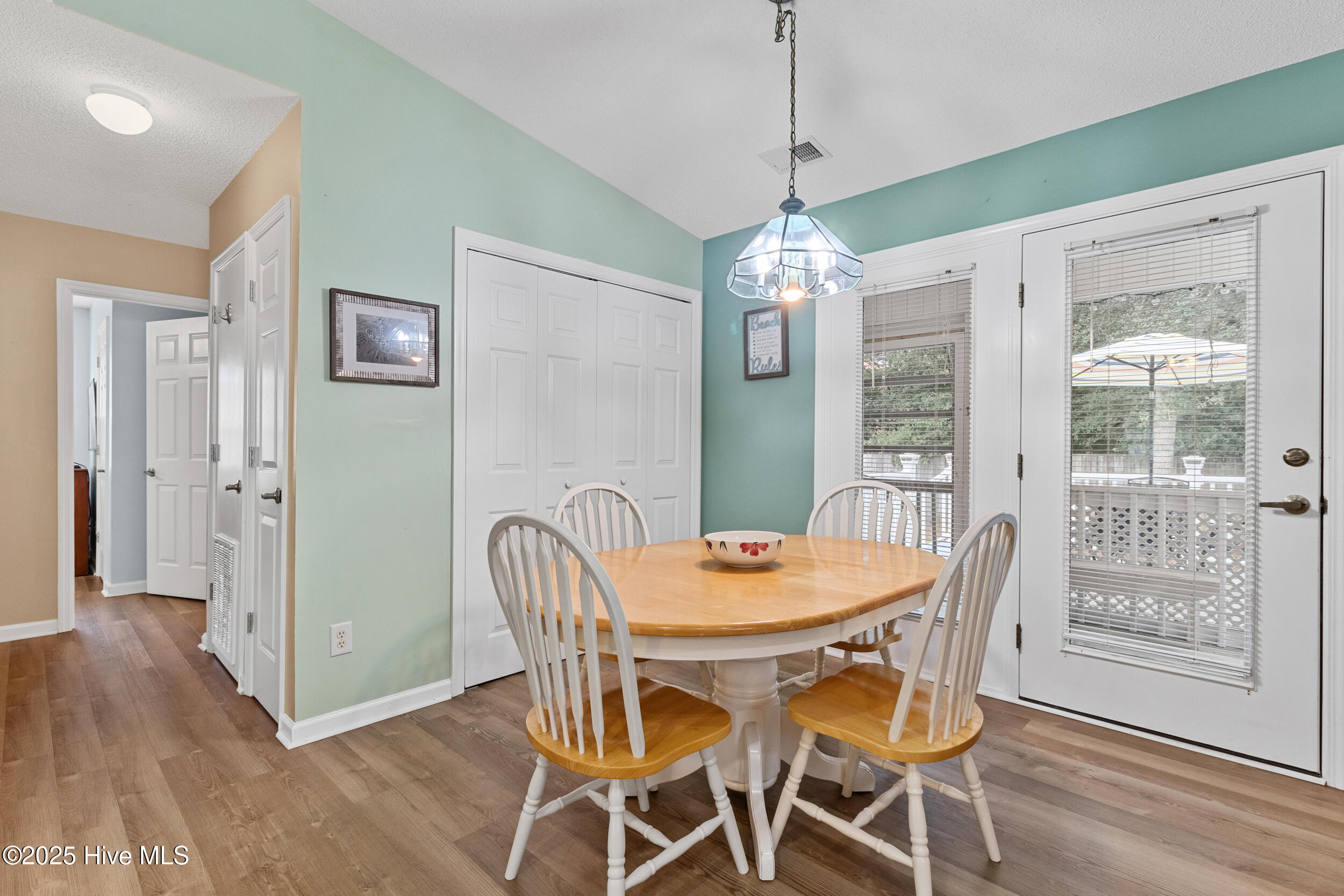 100525296 | Photo 18