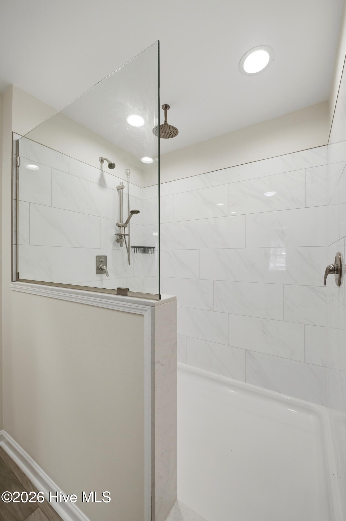 100561337 | Photo 18