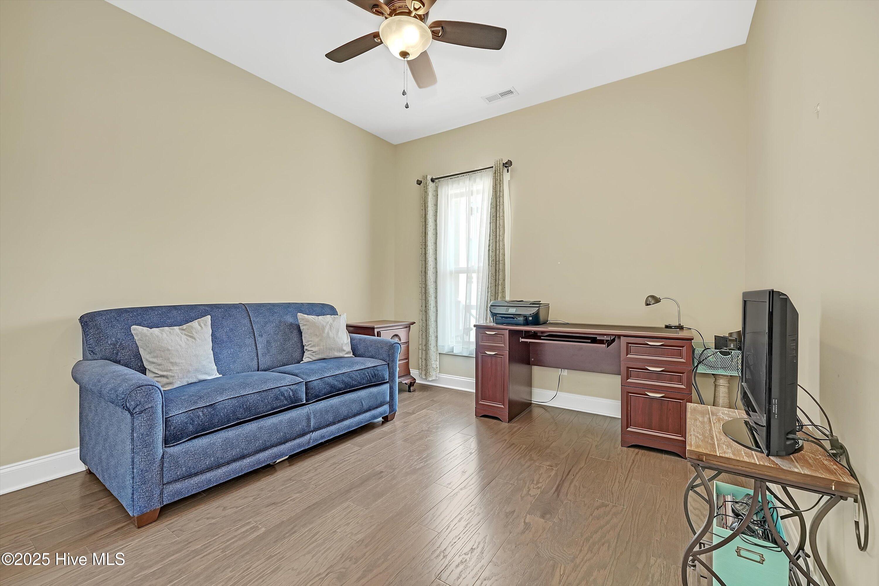 100553143 | Photo 25