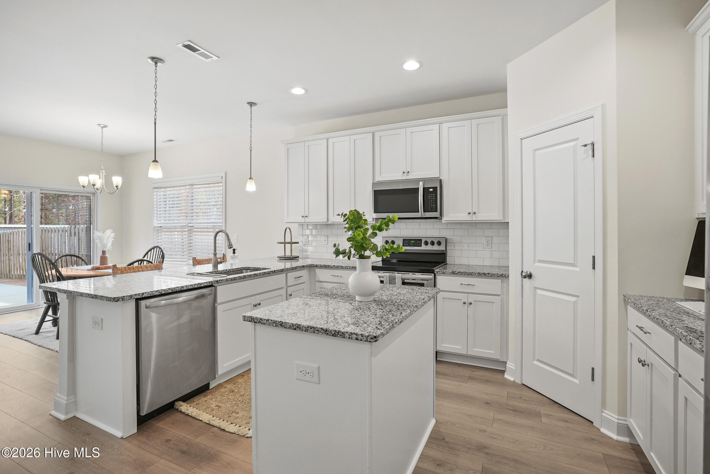 100552712 | Photo 14