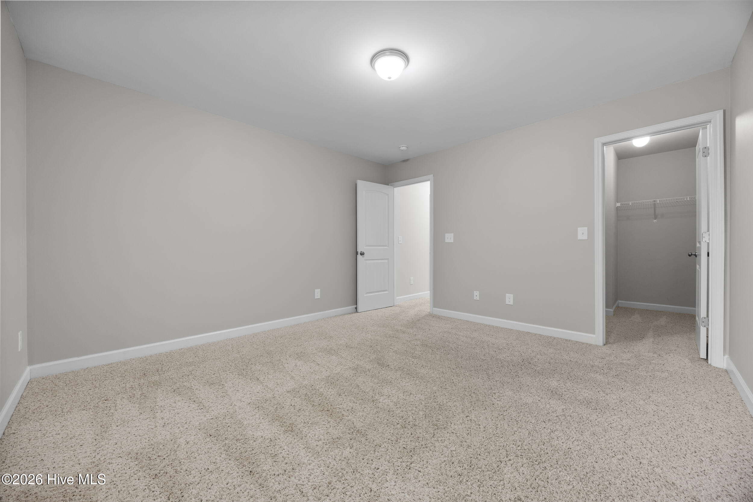 100557313 | Photo 41