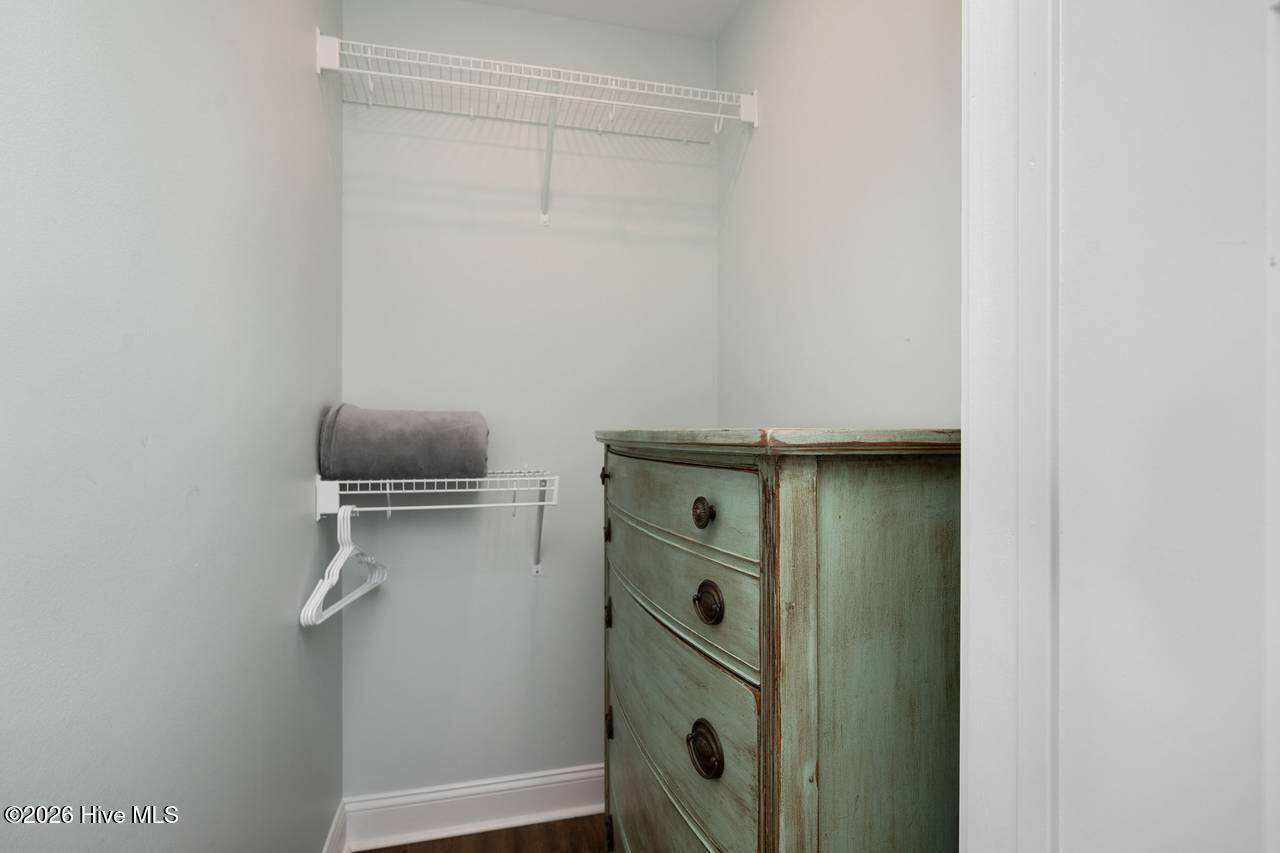 100560212 | Photo 76