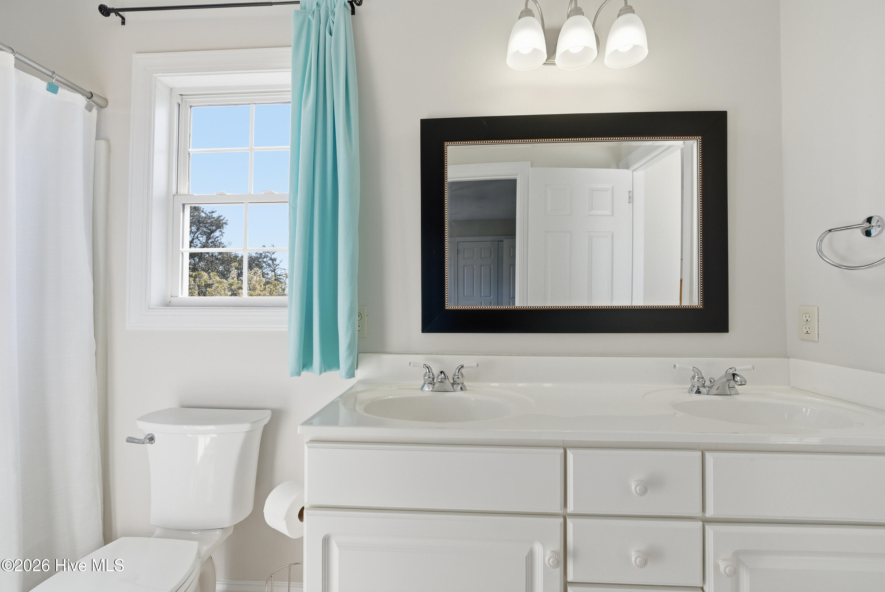 100561643 | Photo 30