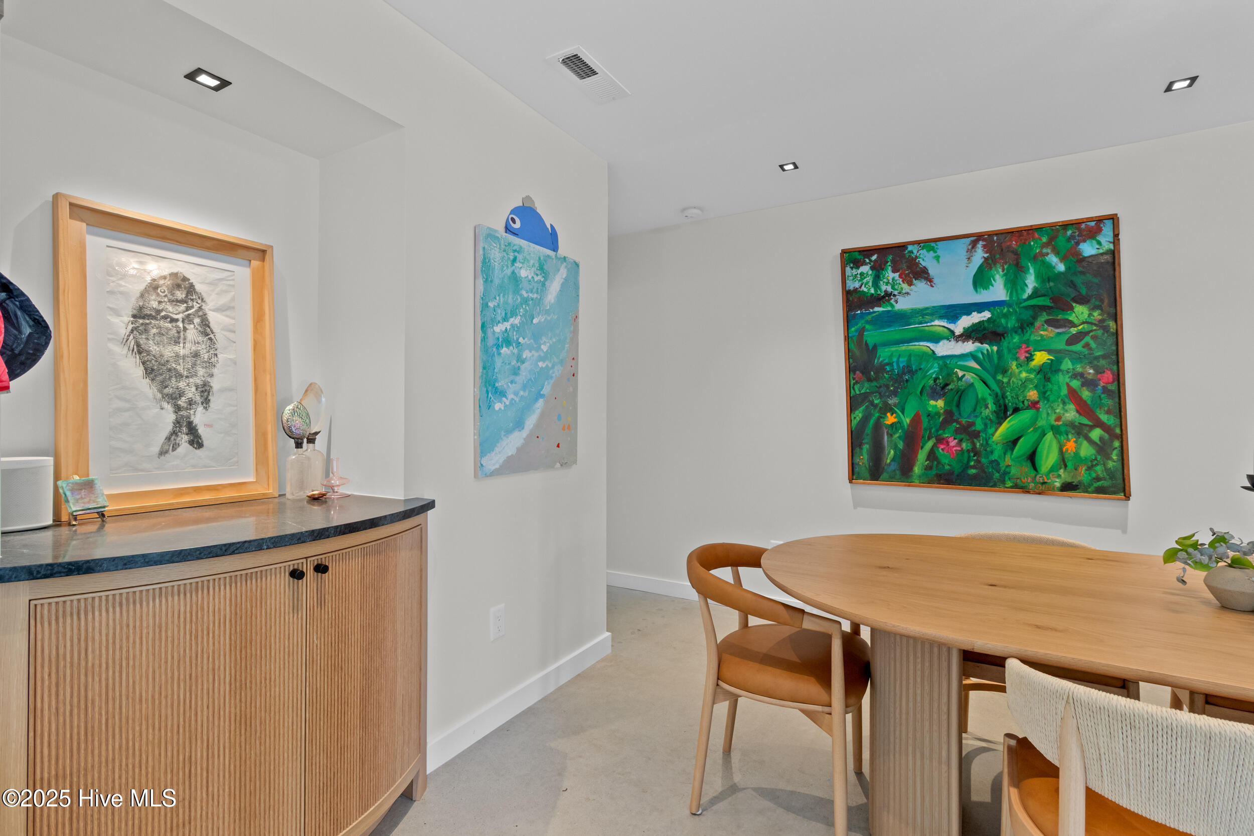 100551660 | Photo 11