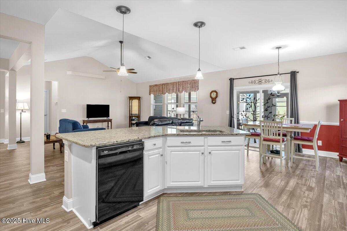 100541997 | Photo 11