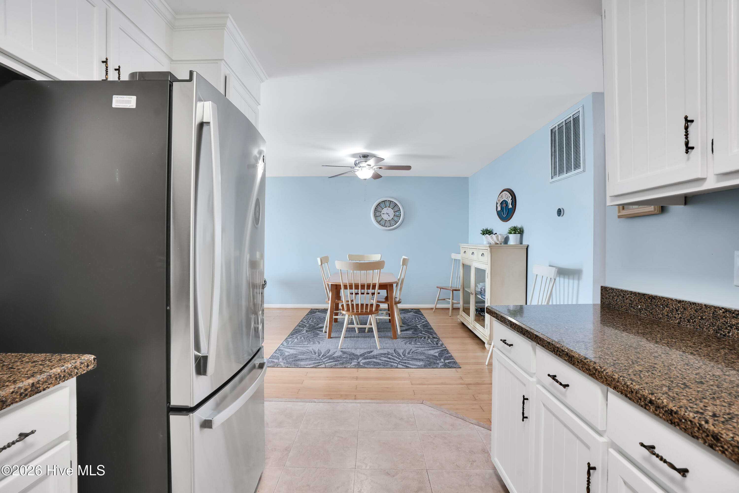 100570328 | Photo 13