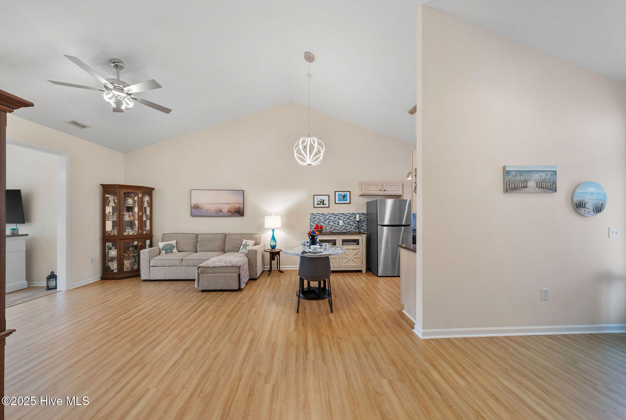 100513601 | Photo 11