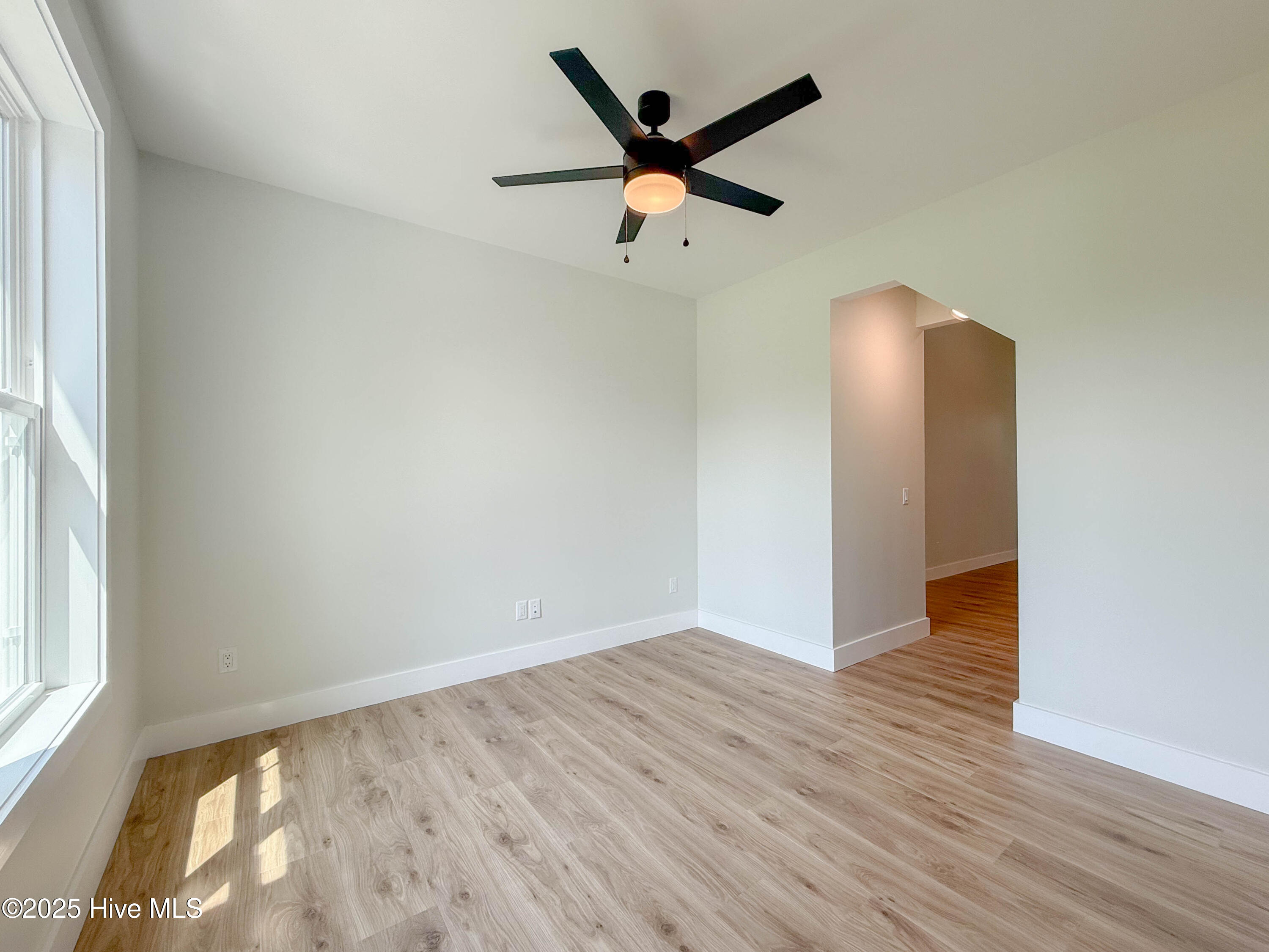 100559768 | Photo 33